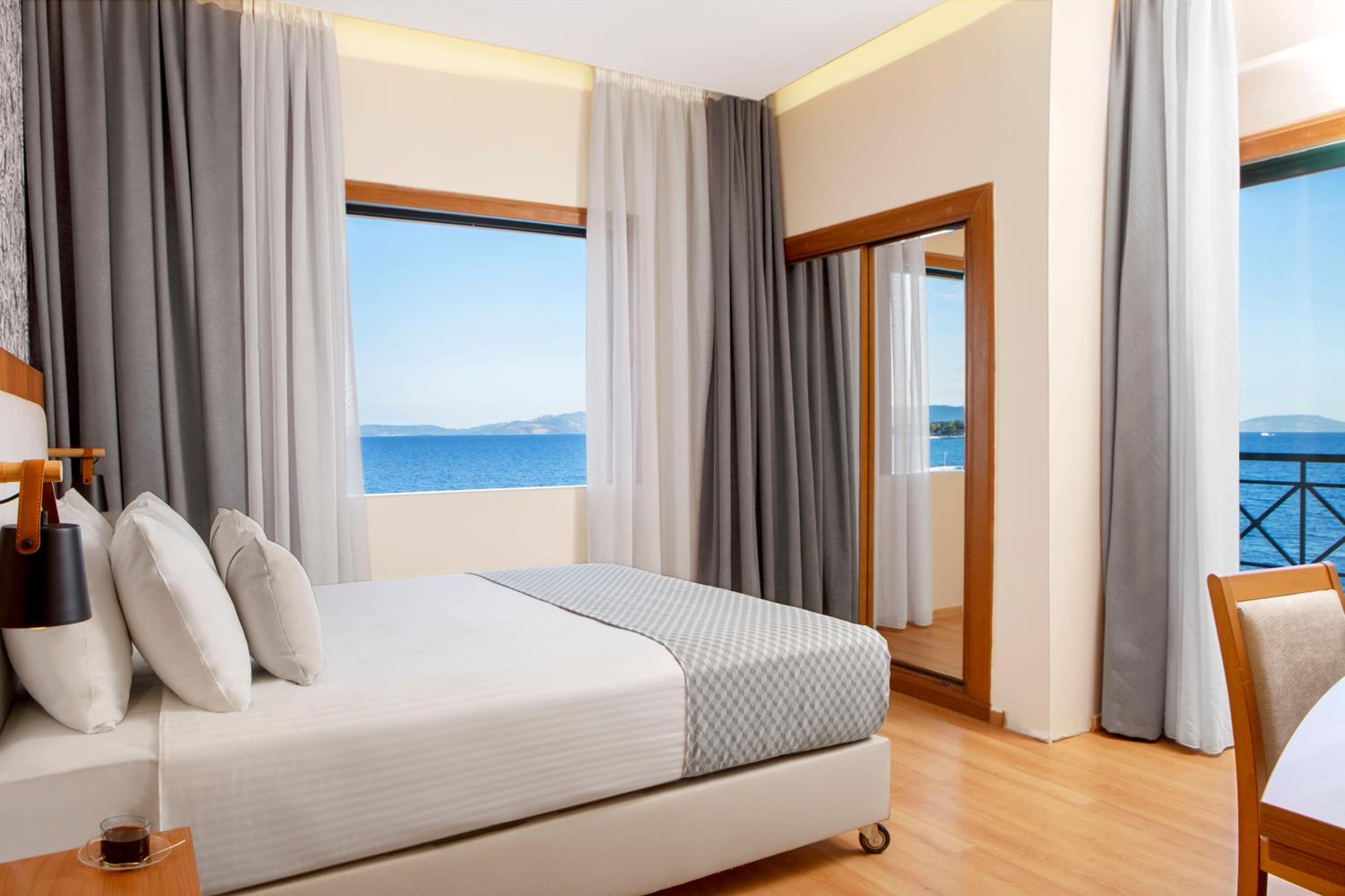 Premium Suite with Side Sea View - Photo 2