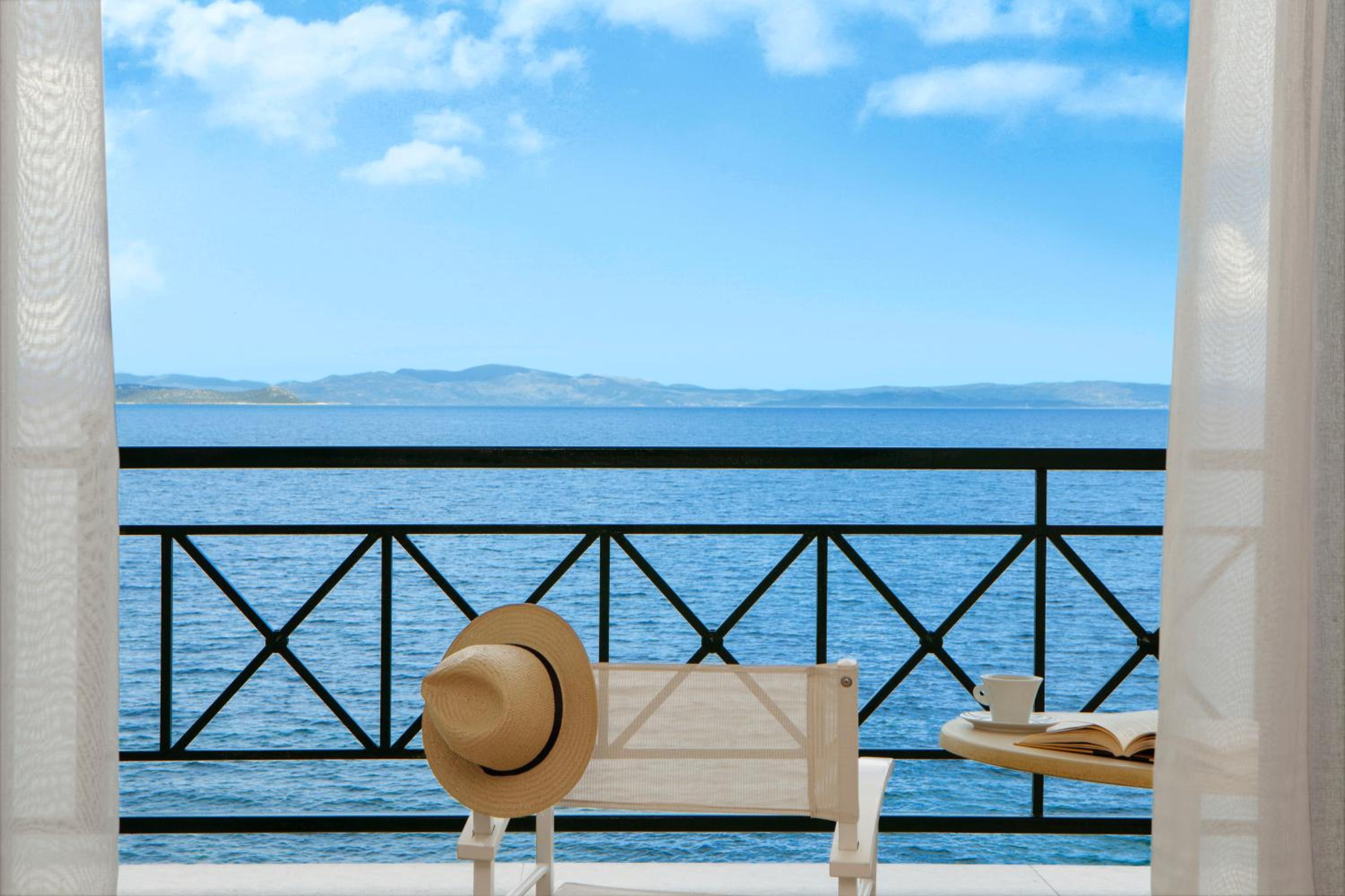 Superior Room with Sea View - Photo 3