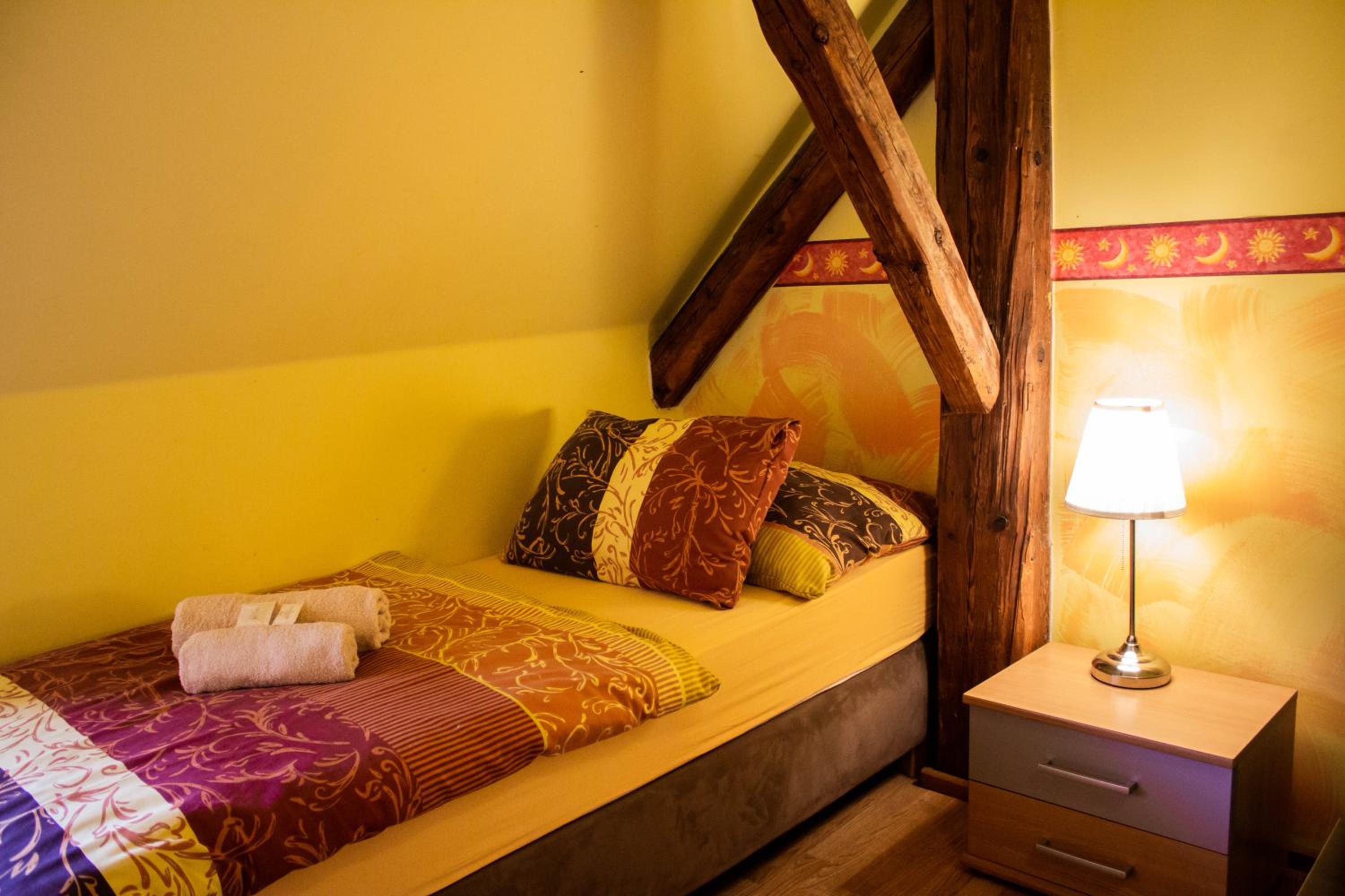 Economy Twin Room photo 1