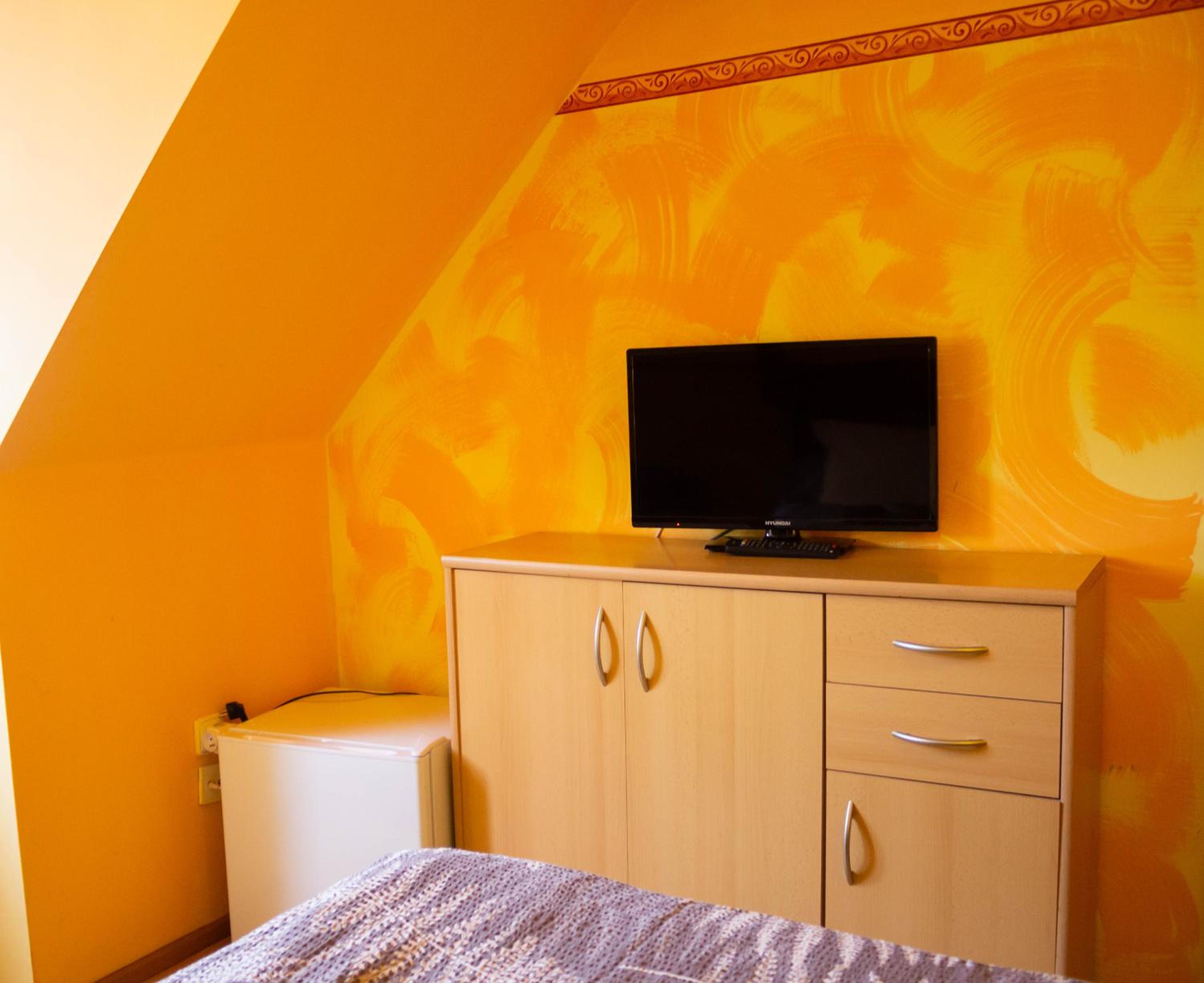 Economy Twin Room photo 2