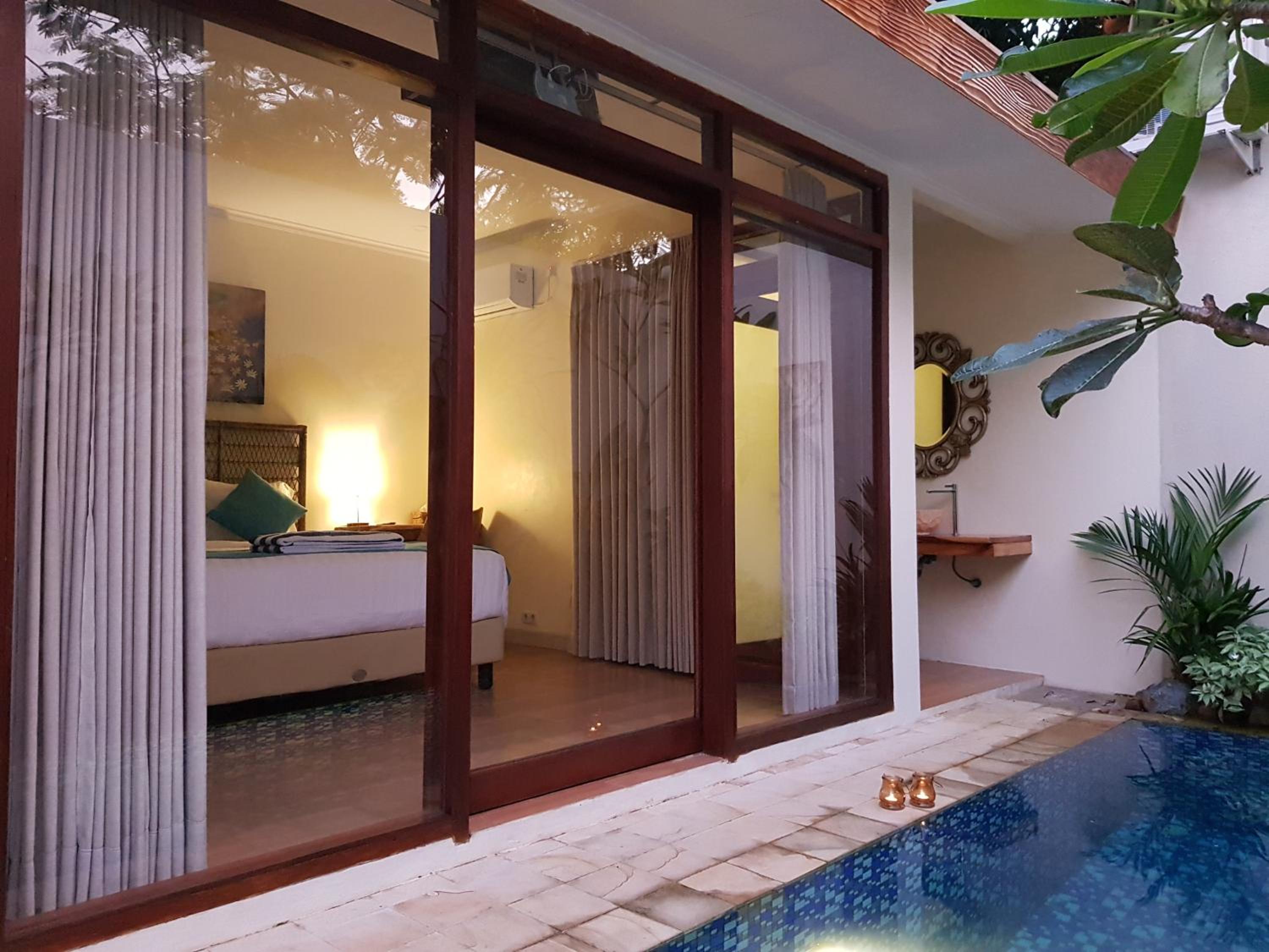 Villa with Private Pool - Photo 2