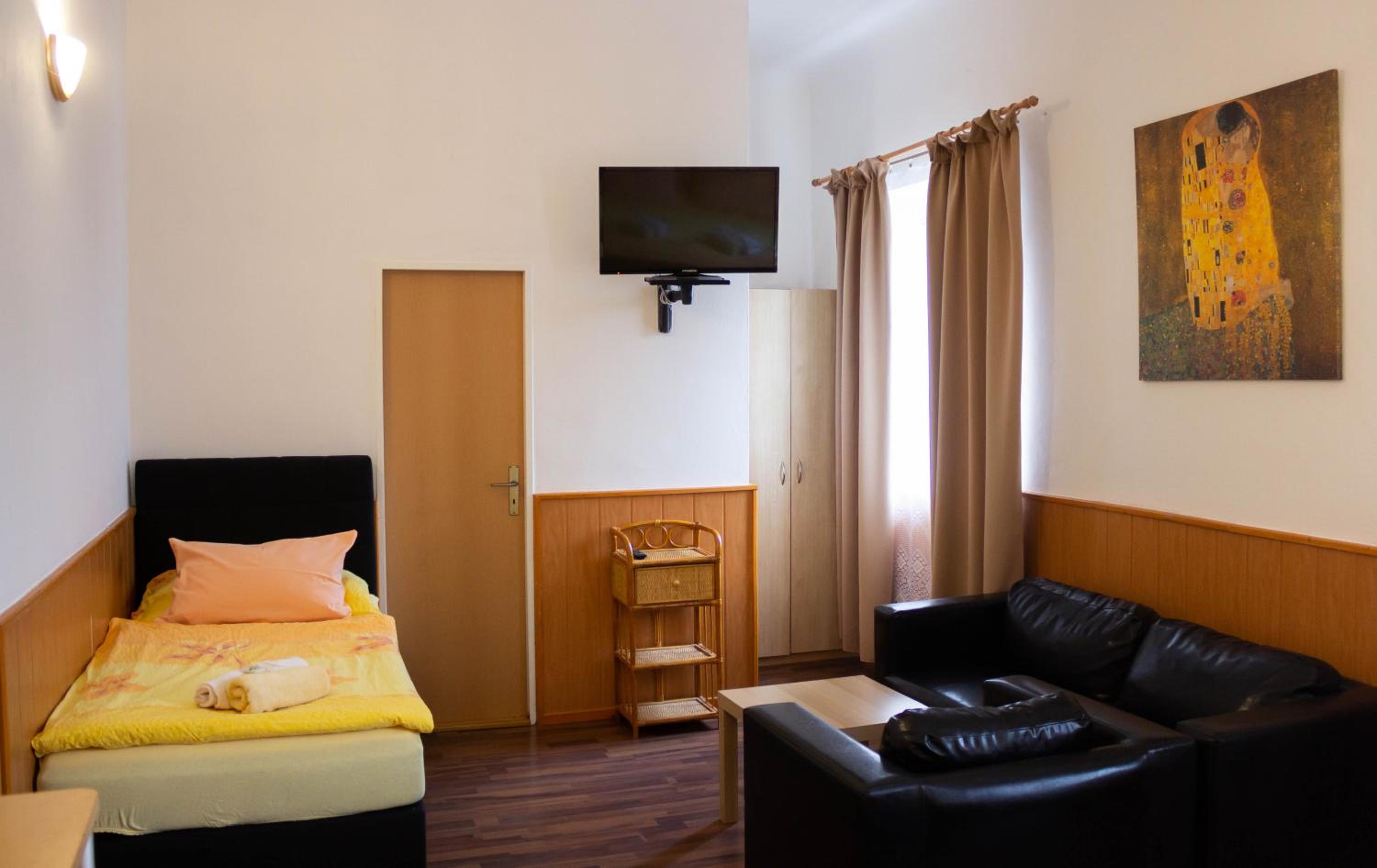 Standard Triple Room photo 3