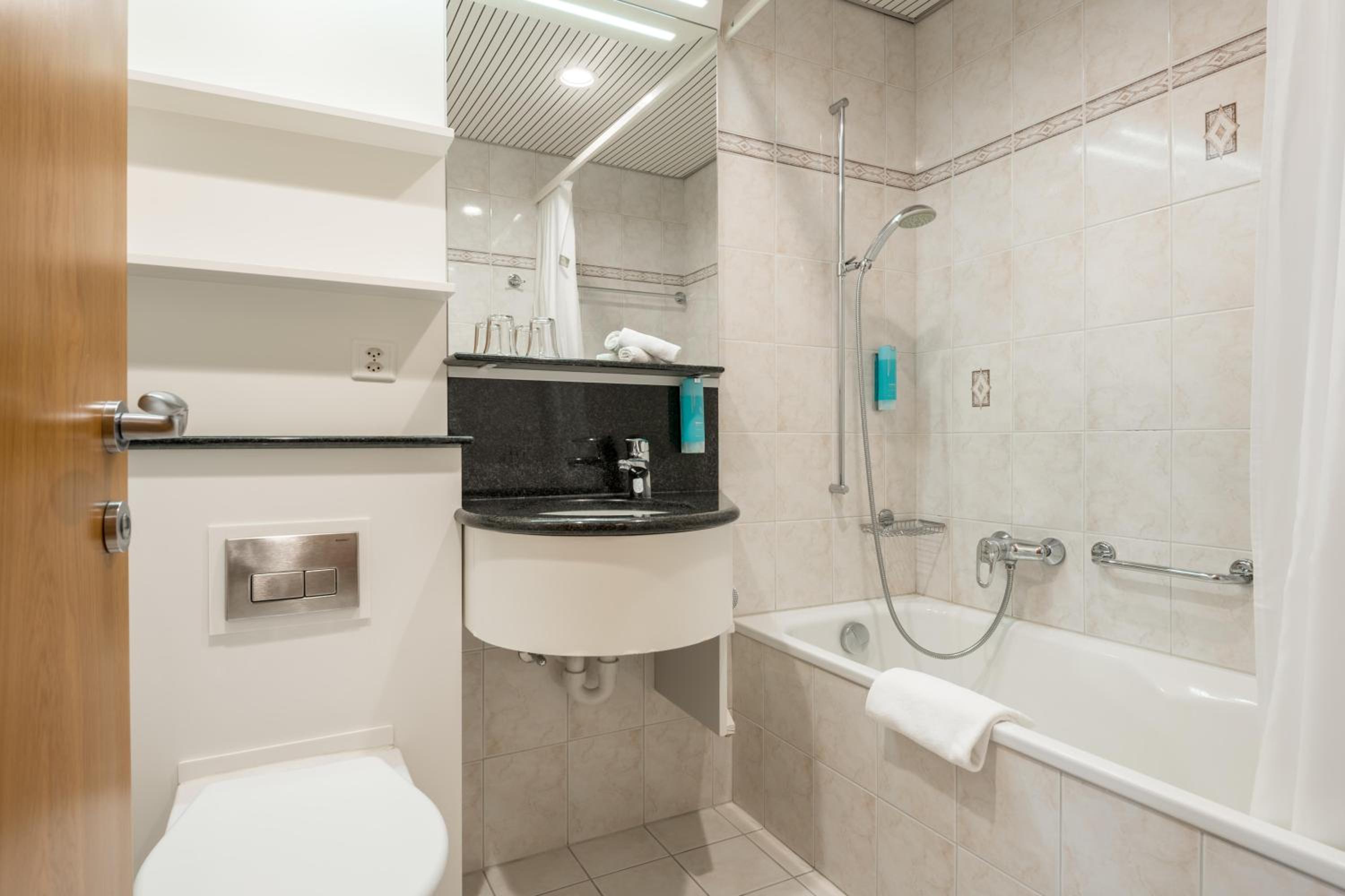Small Grandlit Double Room with Balcony or Terrace - Photo 3