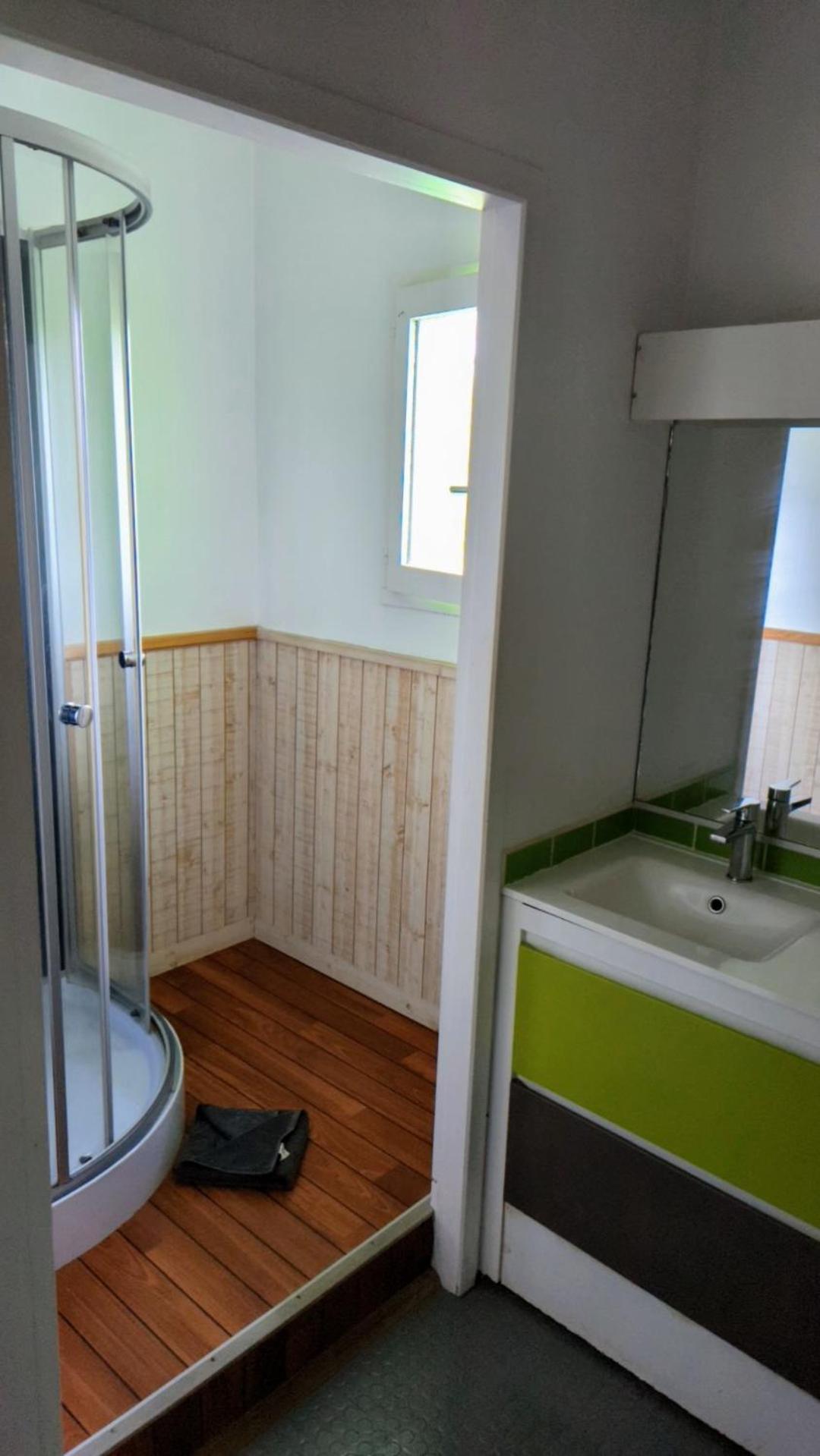Large Three-Bedroom Cottage - Photo 2