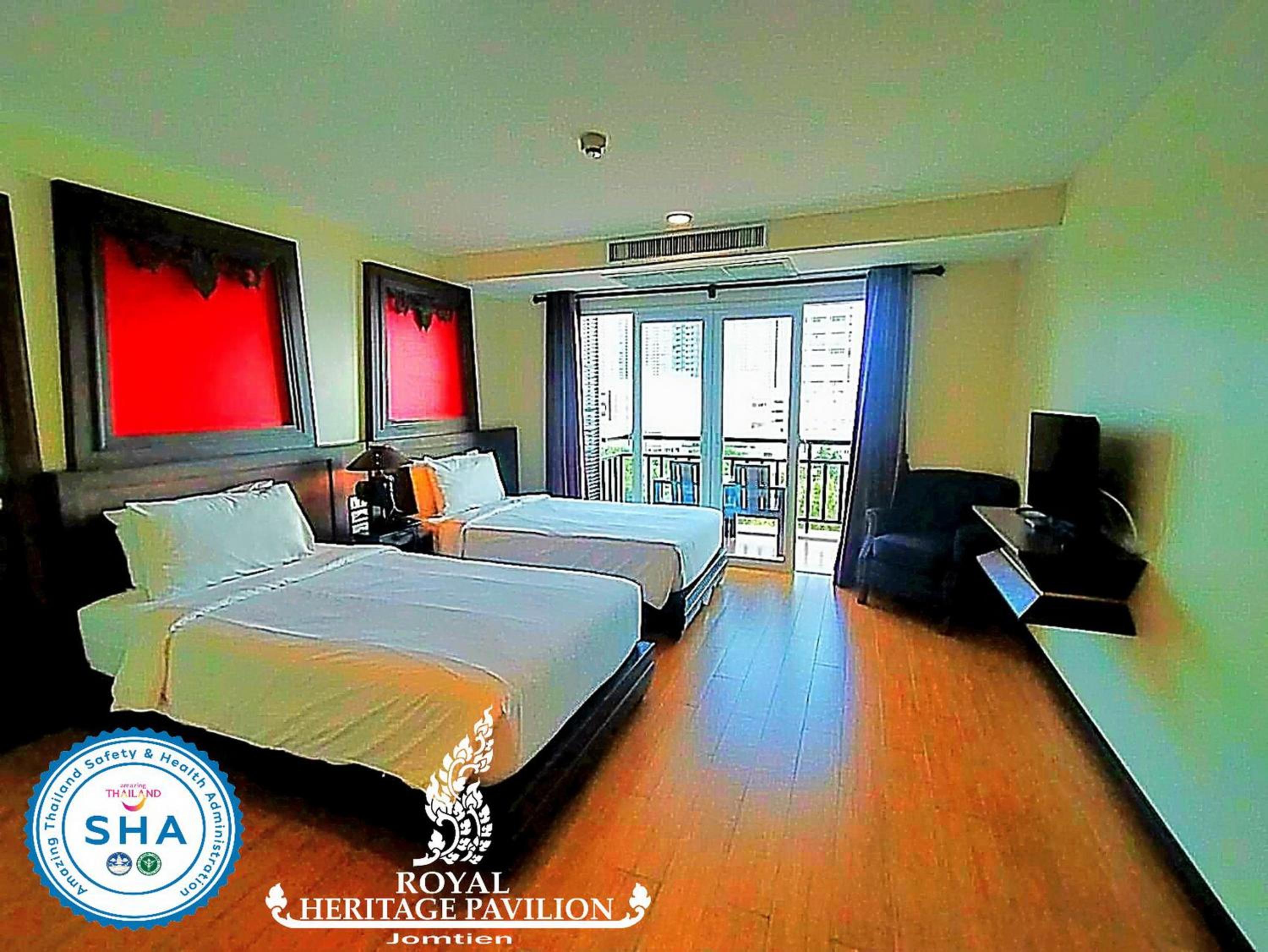 Superior Twin Room with Sea View - Photo 10