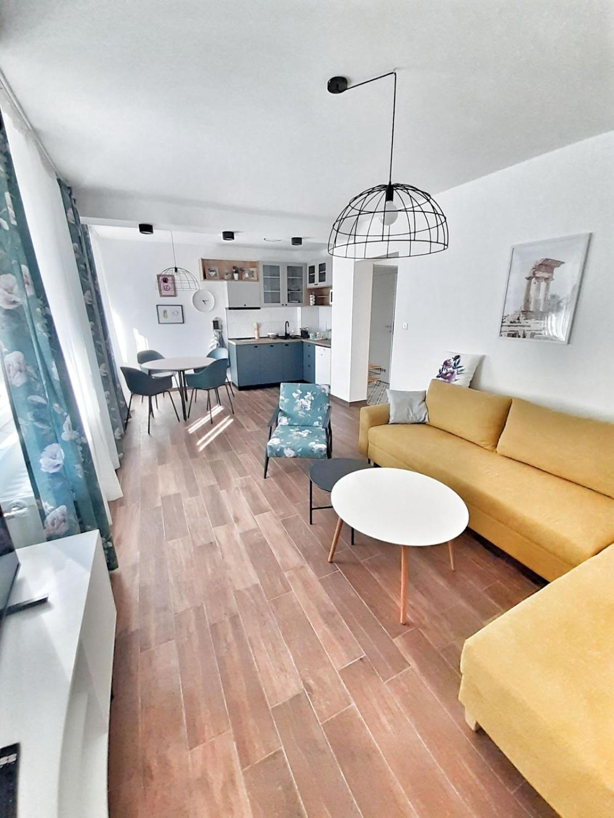 One-Bedroom Apartment photo 1