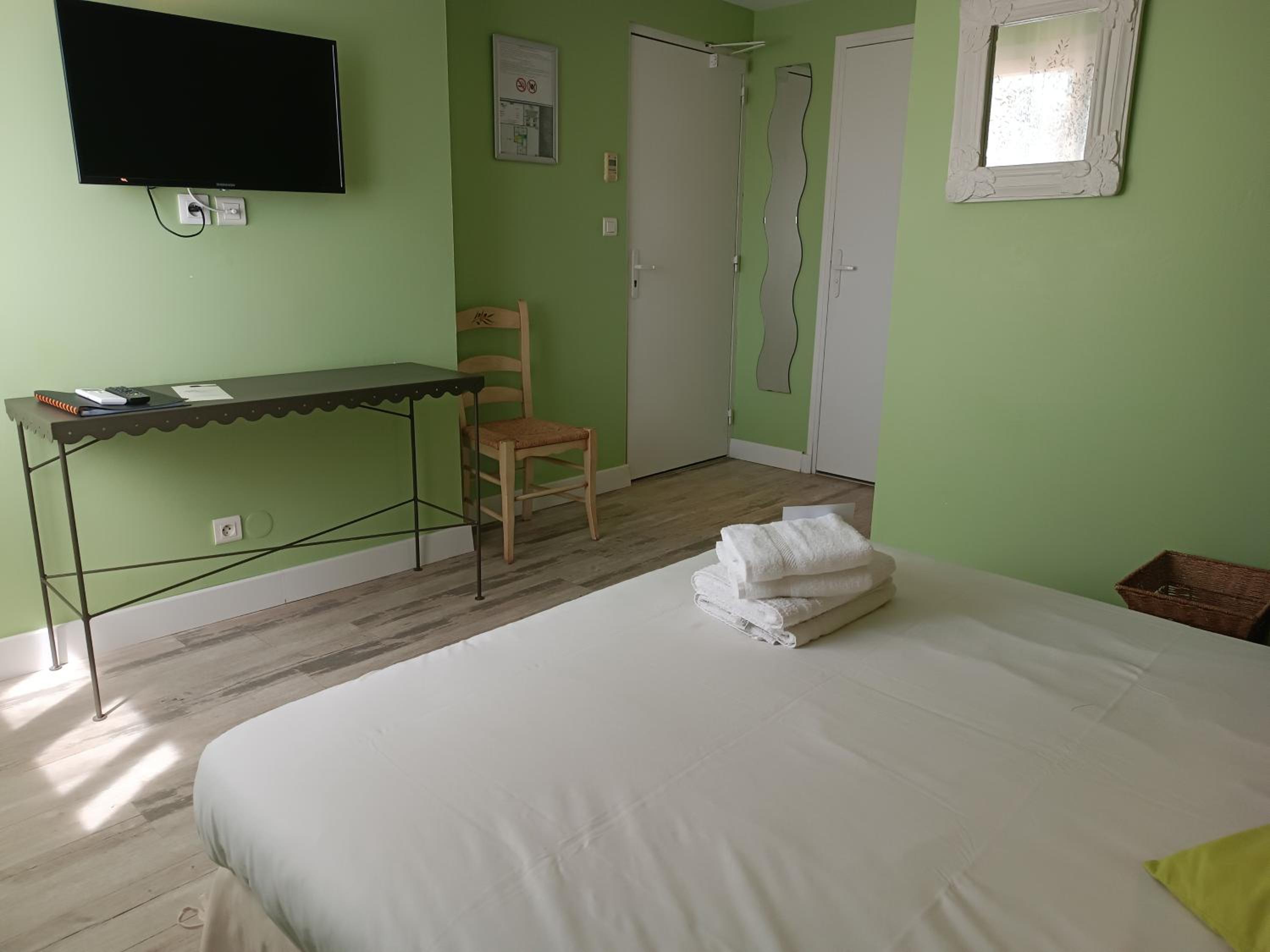 Double Room - Photo 2