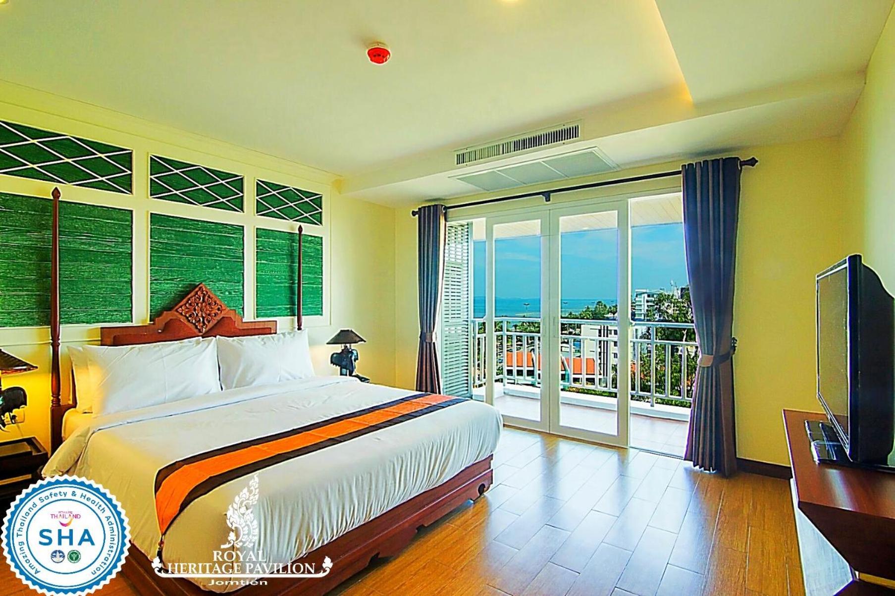 Deluxe Double Room with Balcony - Photo 7