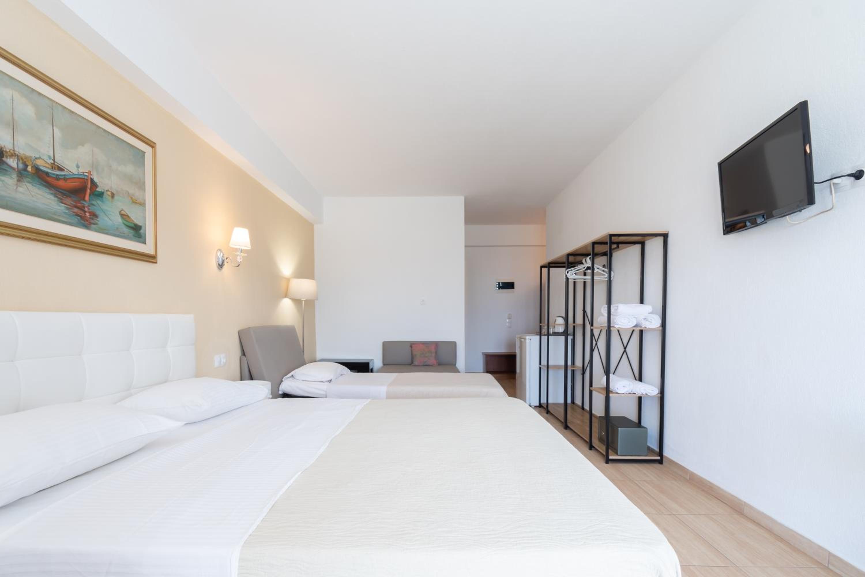 Superior Quadruple Room photo 2