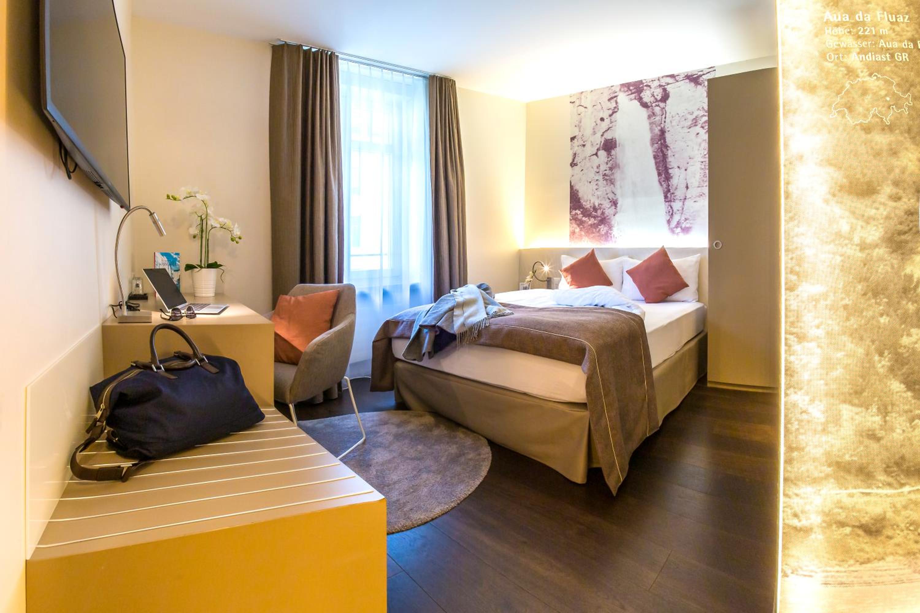 Available room thumbnail 6