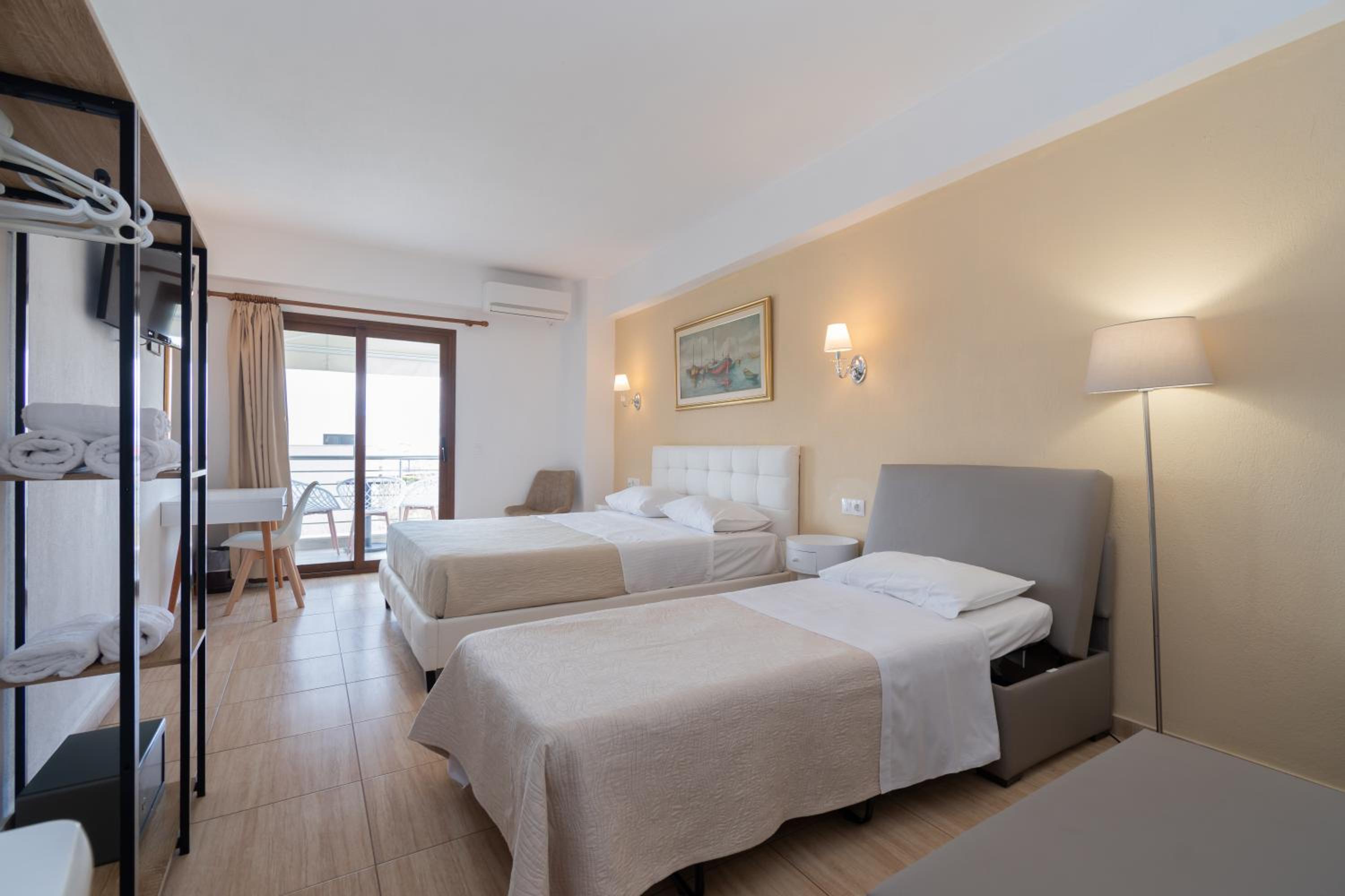 Superior Quadruple Room photo 3