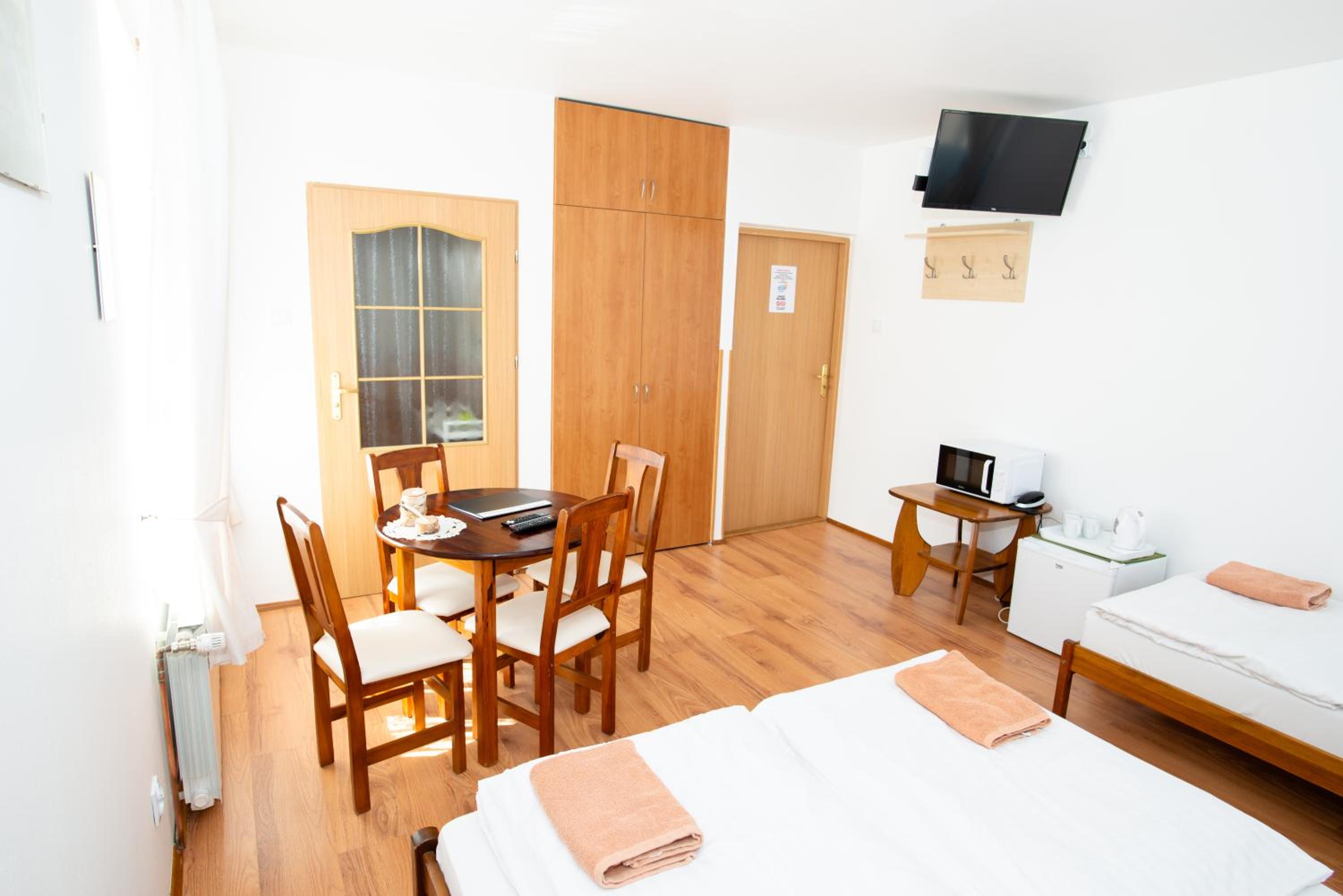 Triple Room - Photo 6
