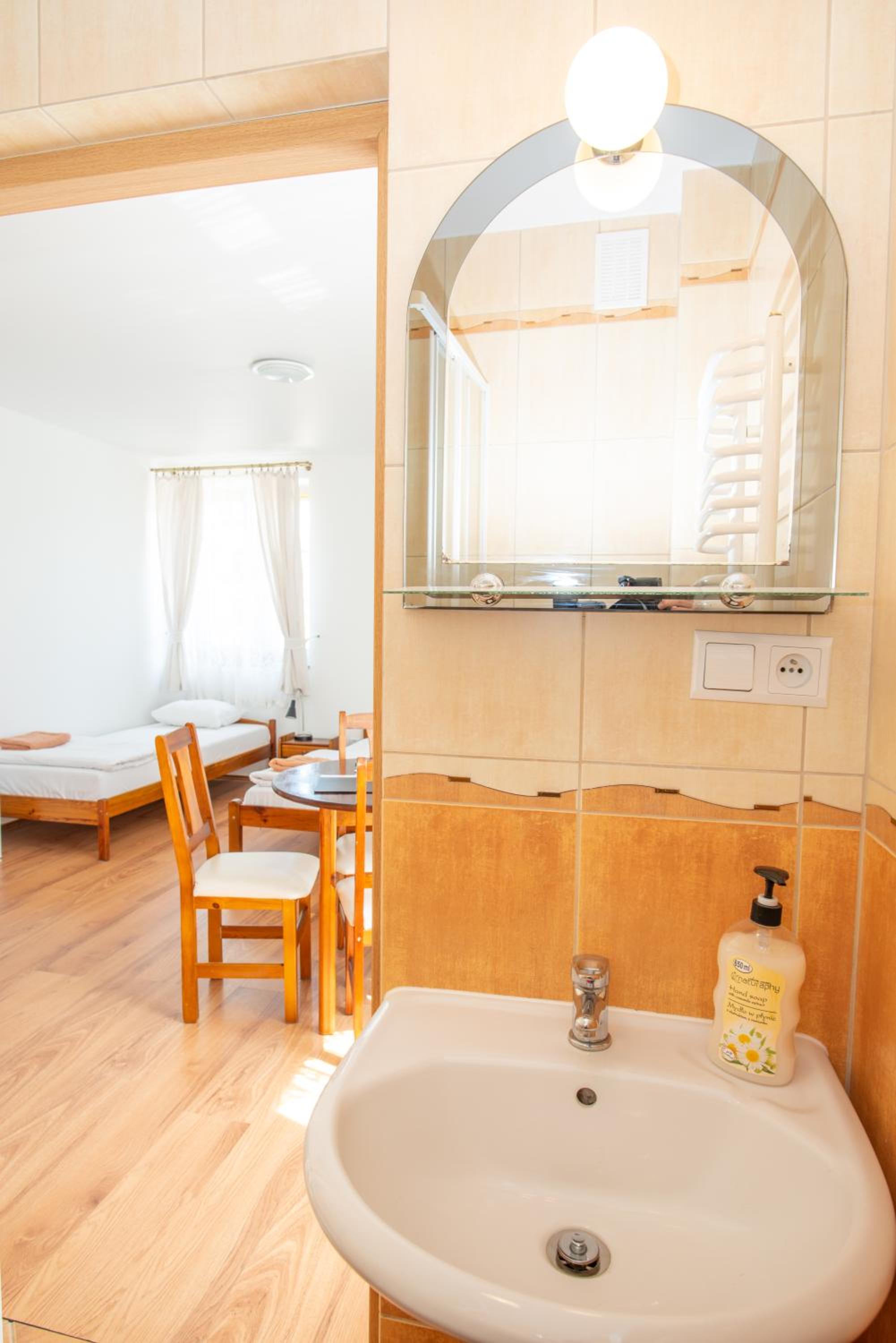 Triple Room - Photo 8