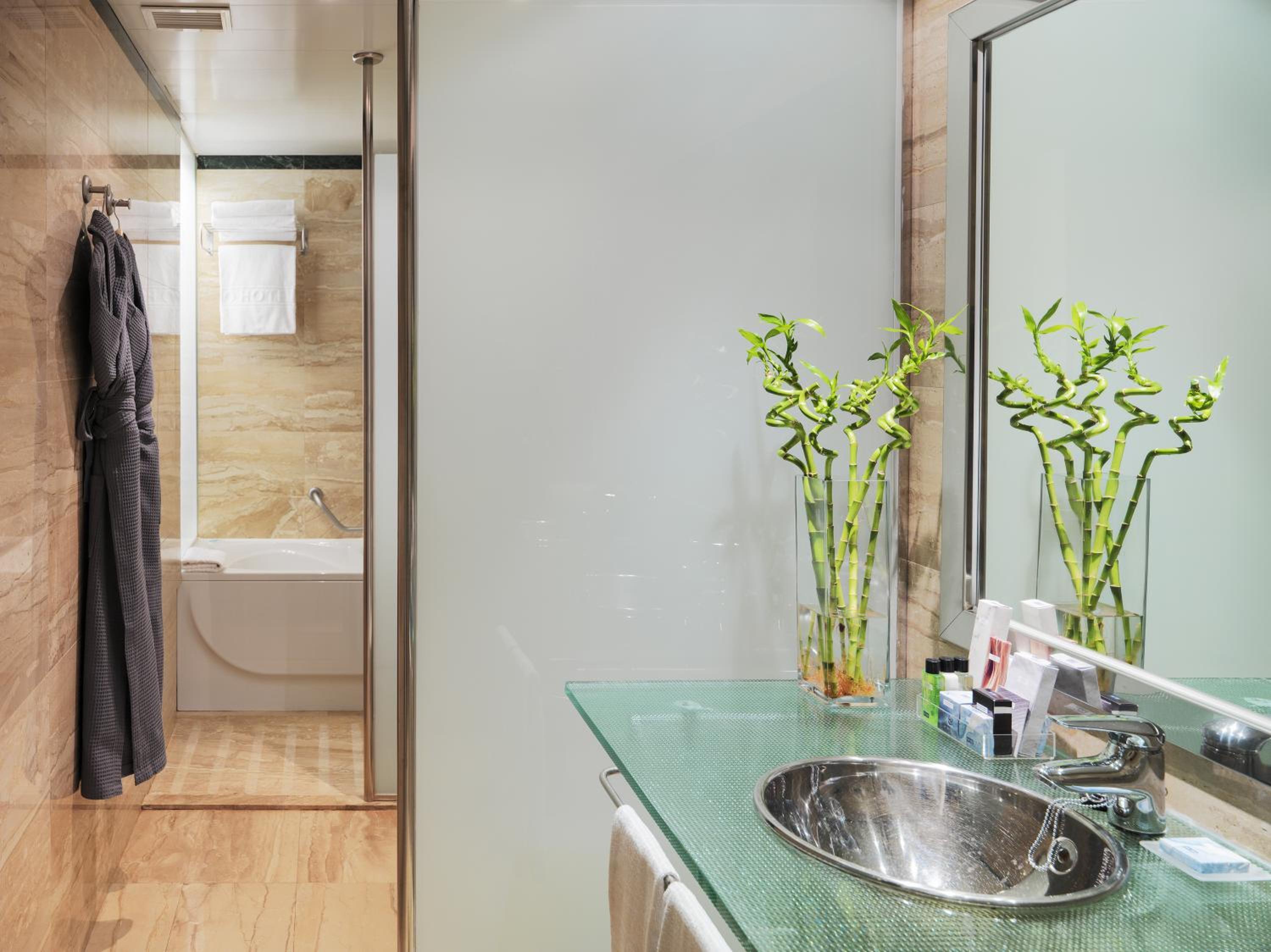 Junior Suite with Spa Access