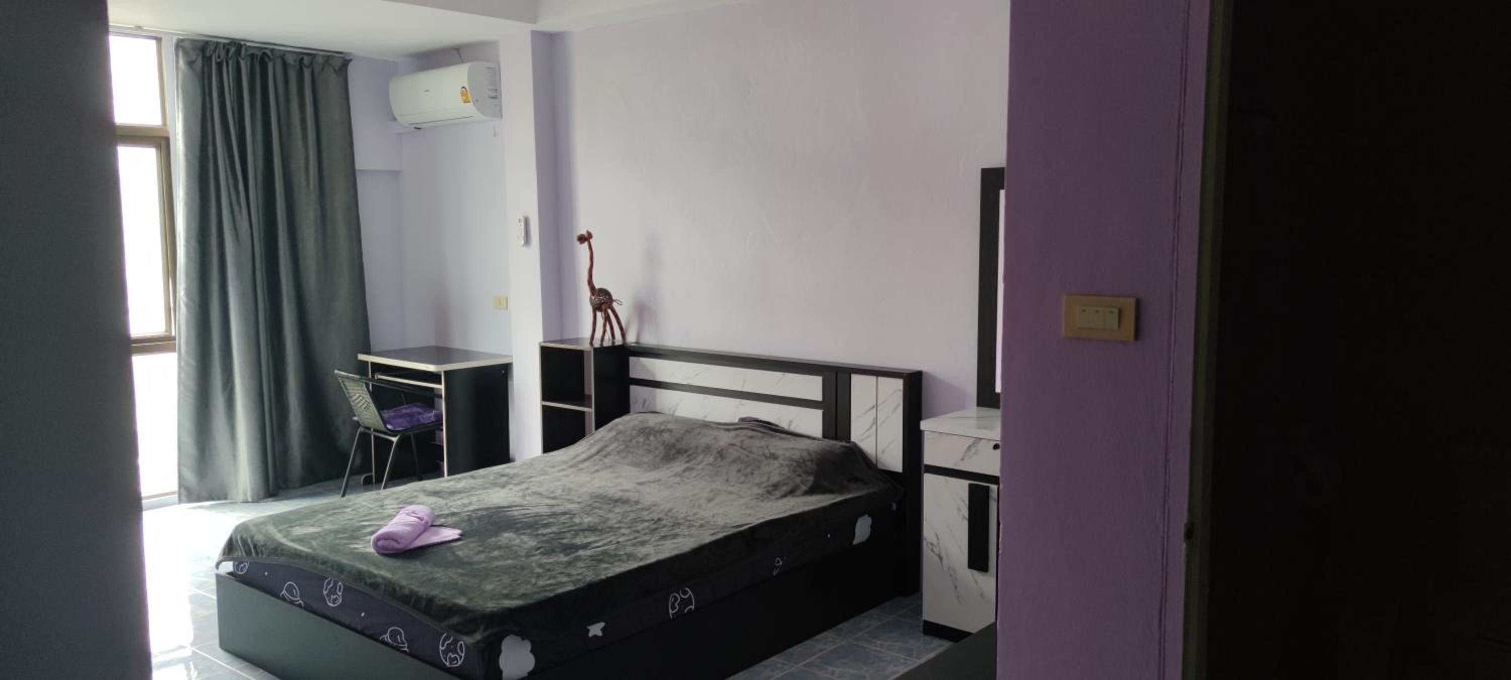 Large Double Room - Photo 3