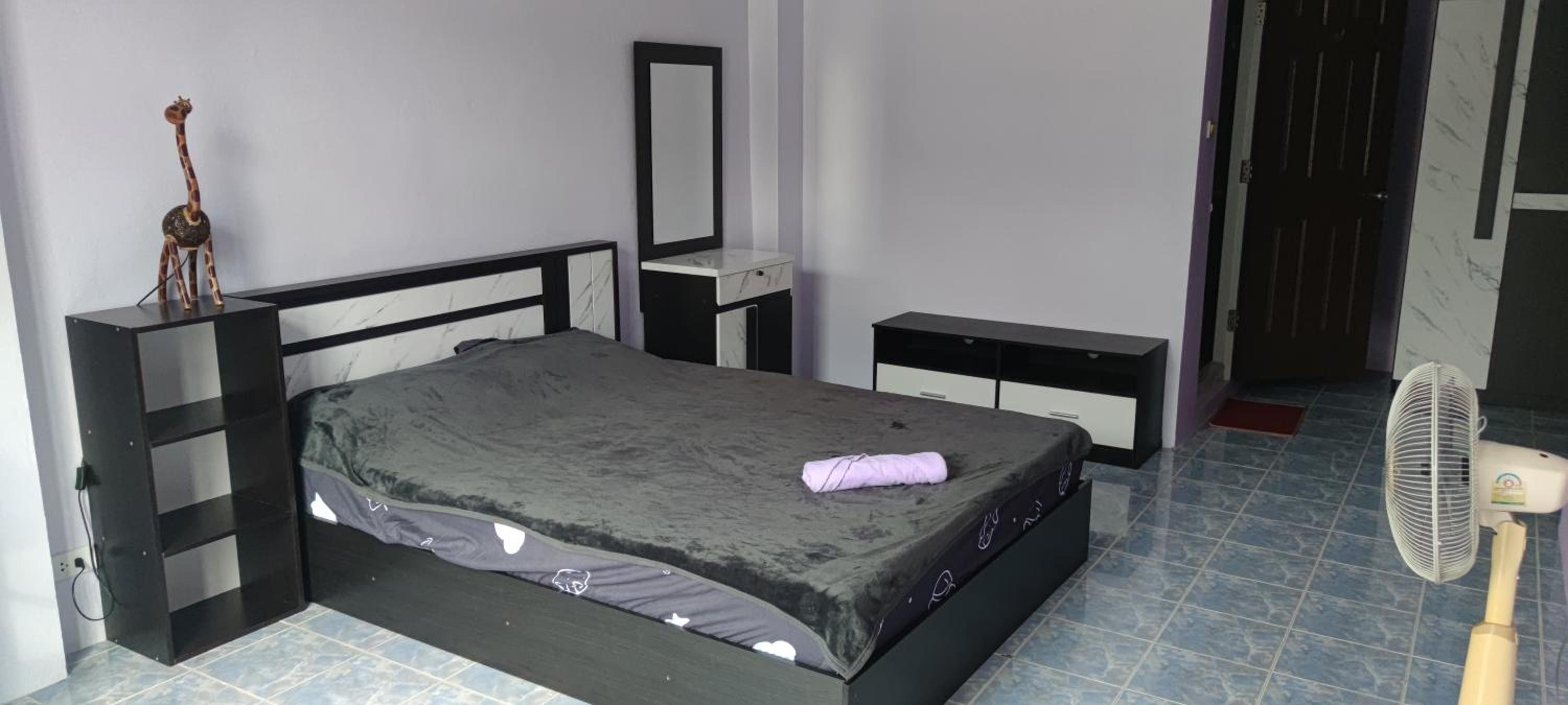 Large Double Room - Photo 4