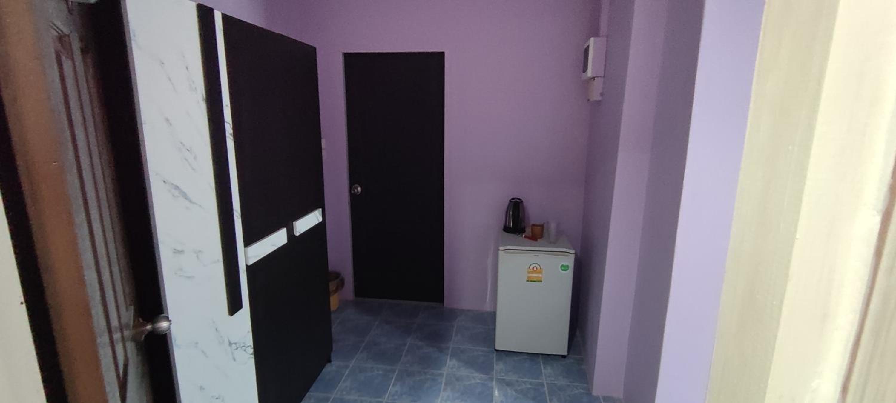 Large Double Room - Photo 9