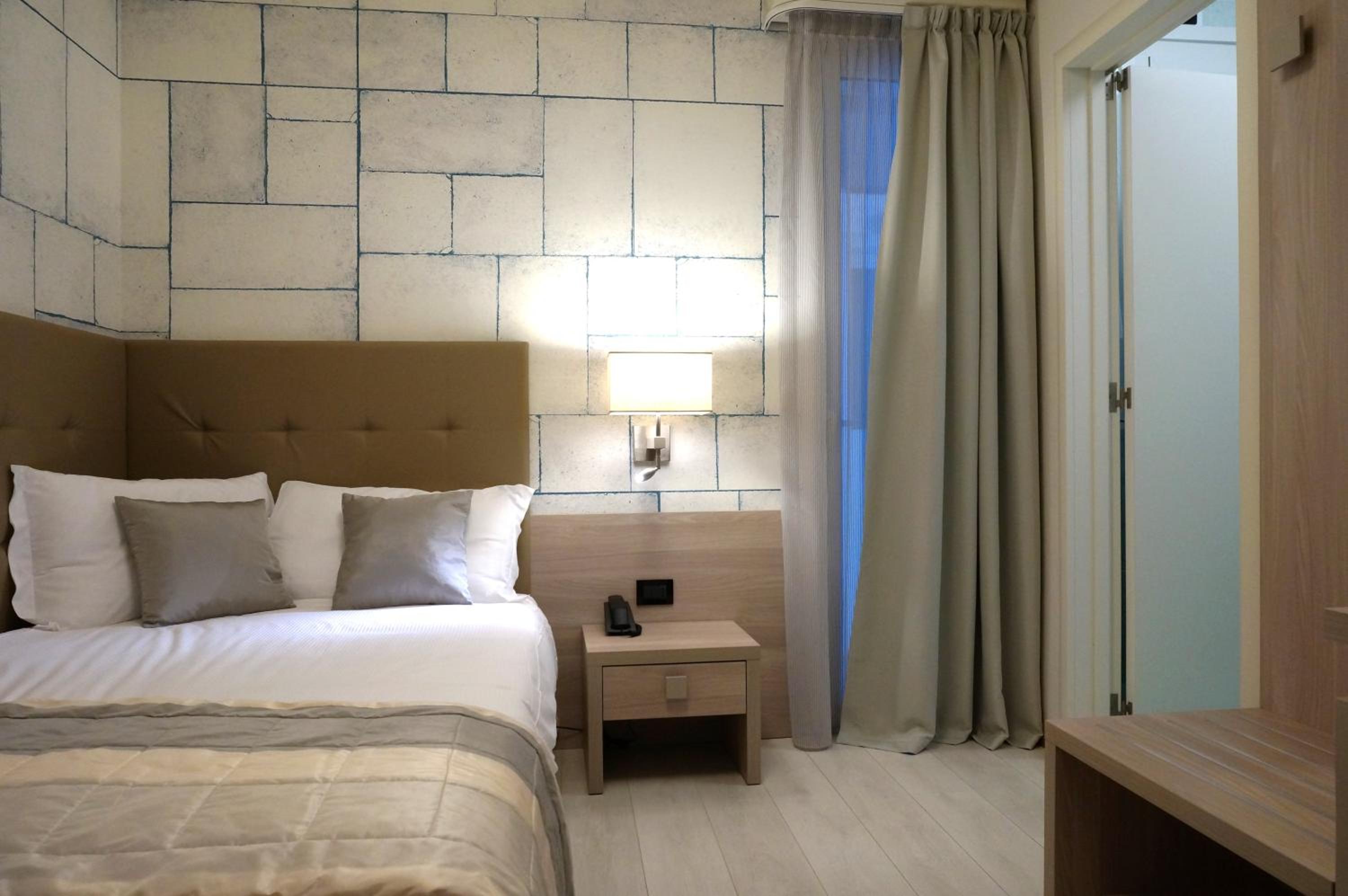 Small Single Room photo 2