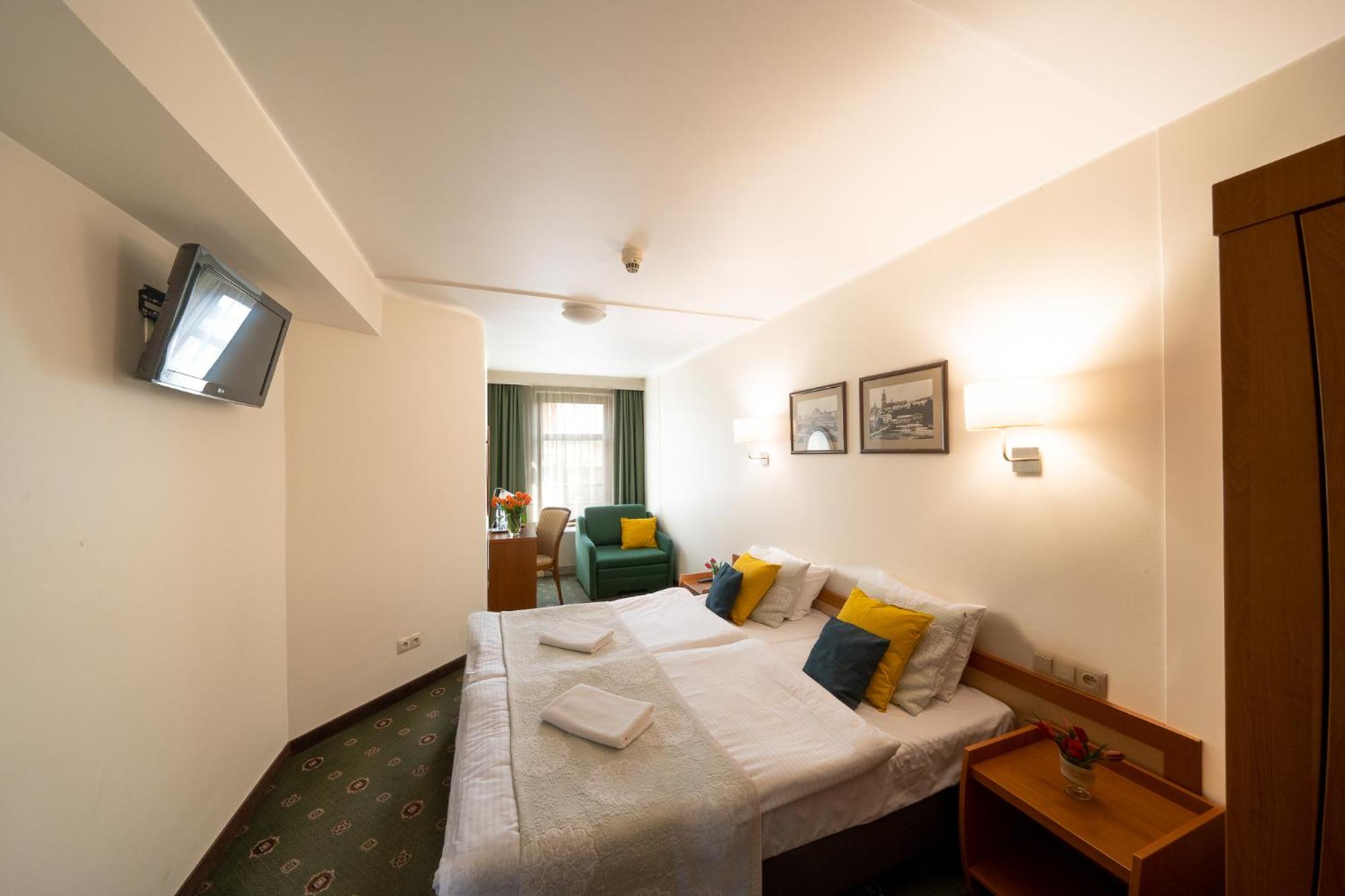Double Room - Photo 9