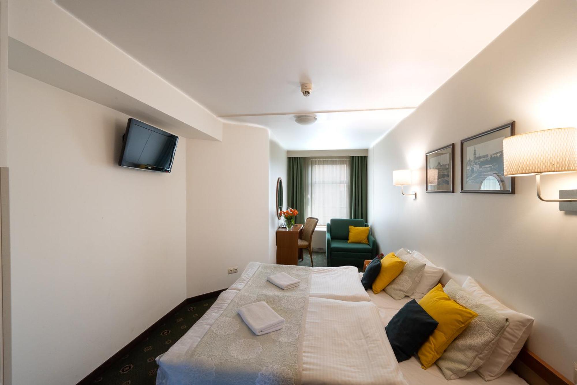 Double Room - Photo 7