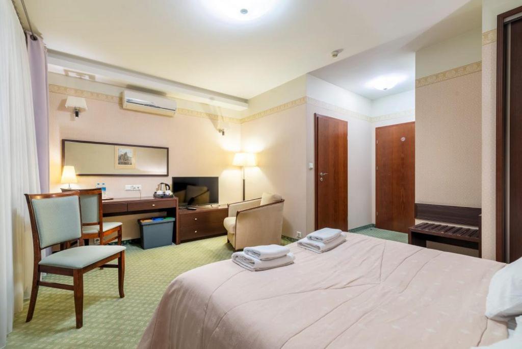 Double Room with Balcony - Photo 3