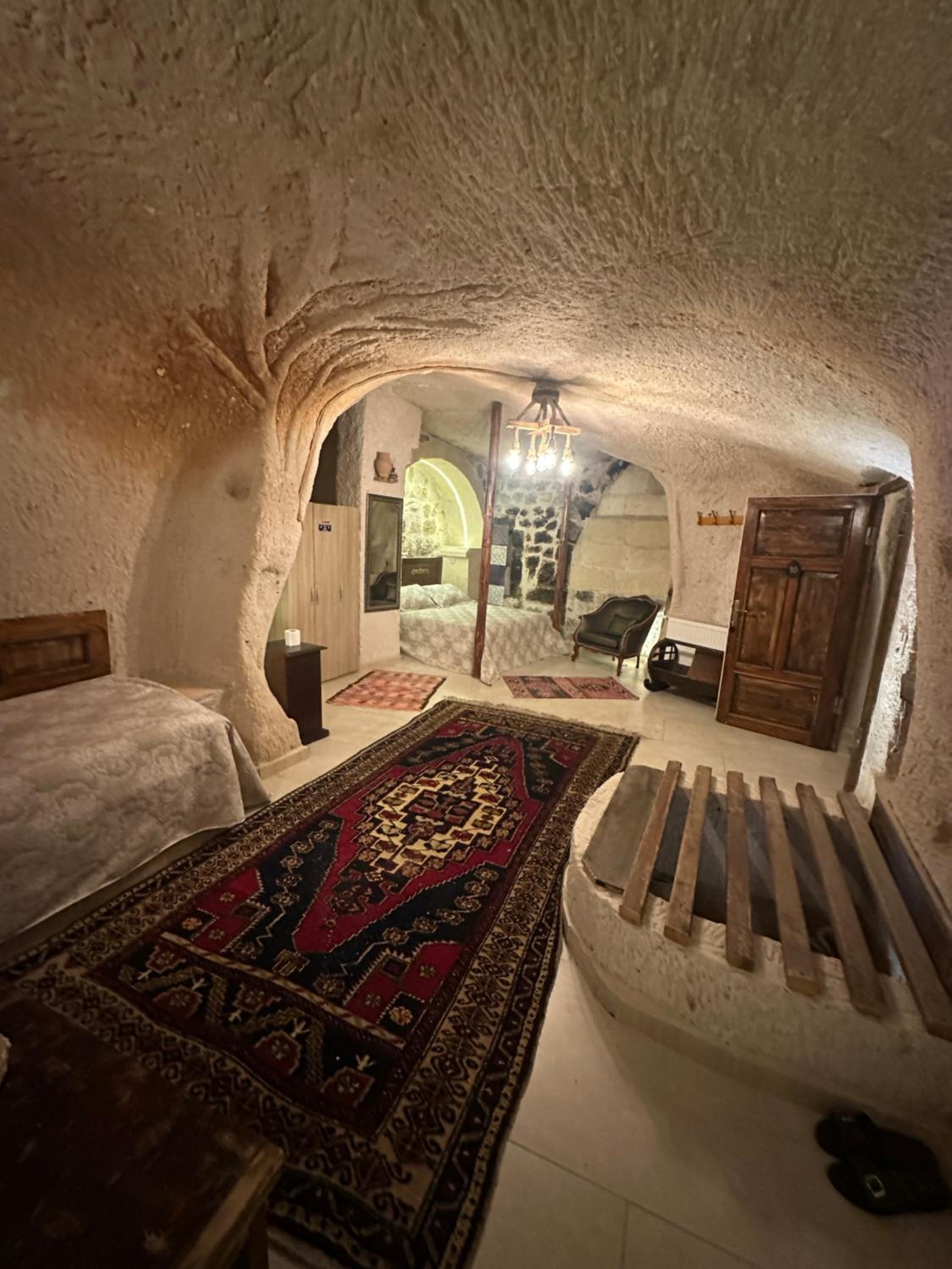 Deluxe Cave Suite photo 1