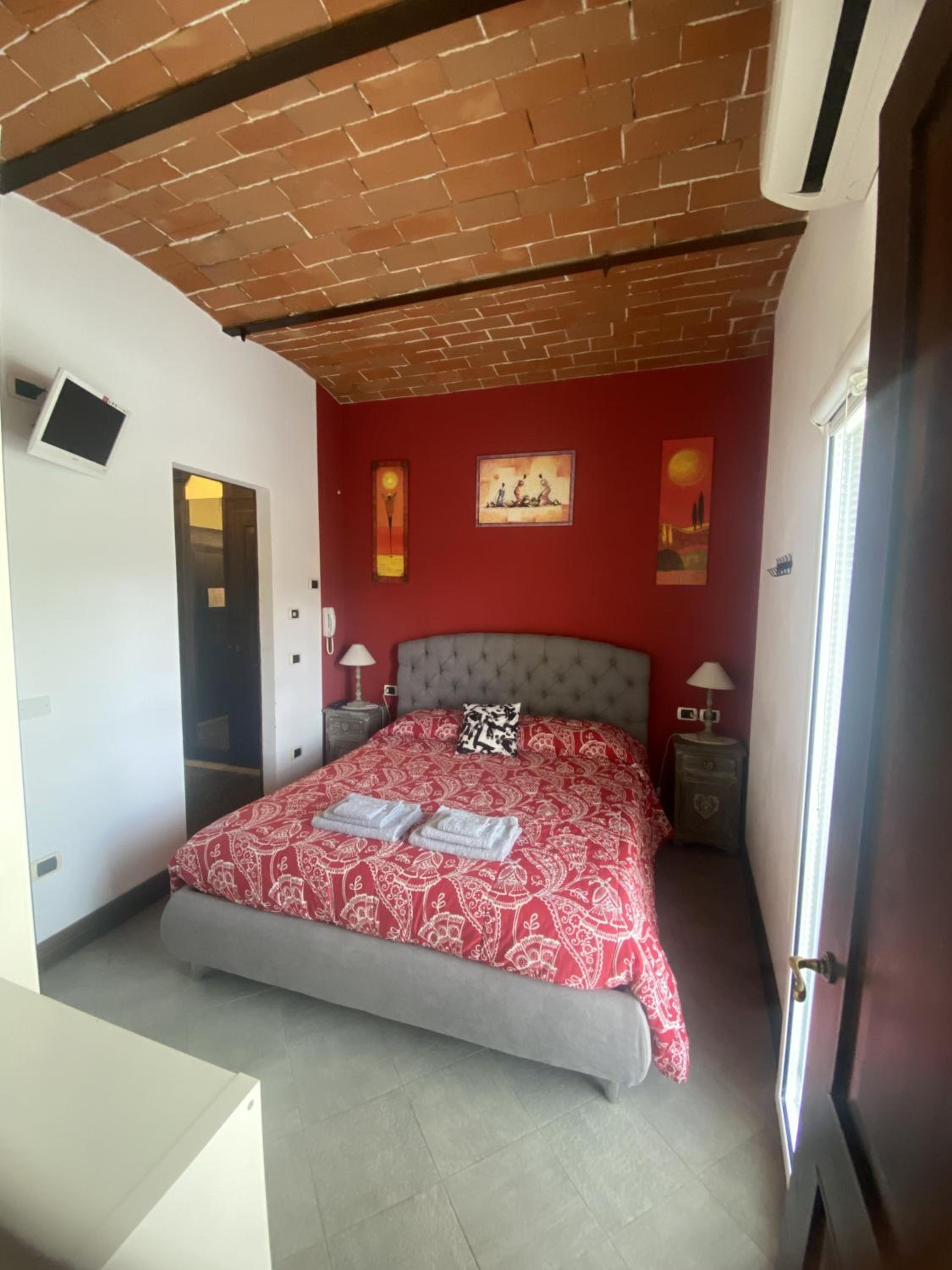 Double Room - Photo 2