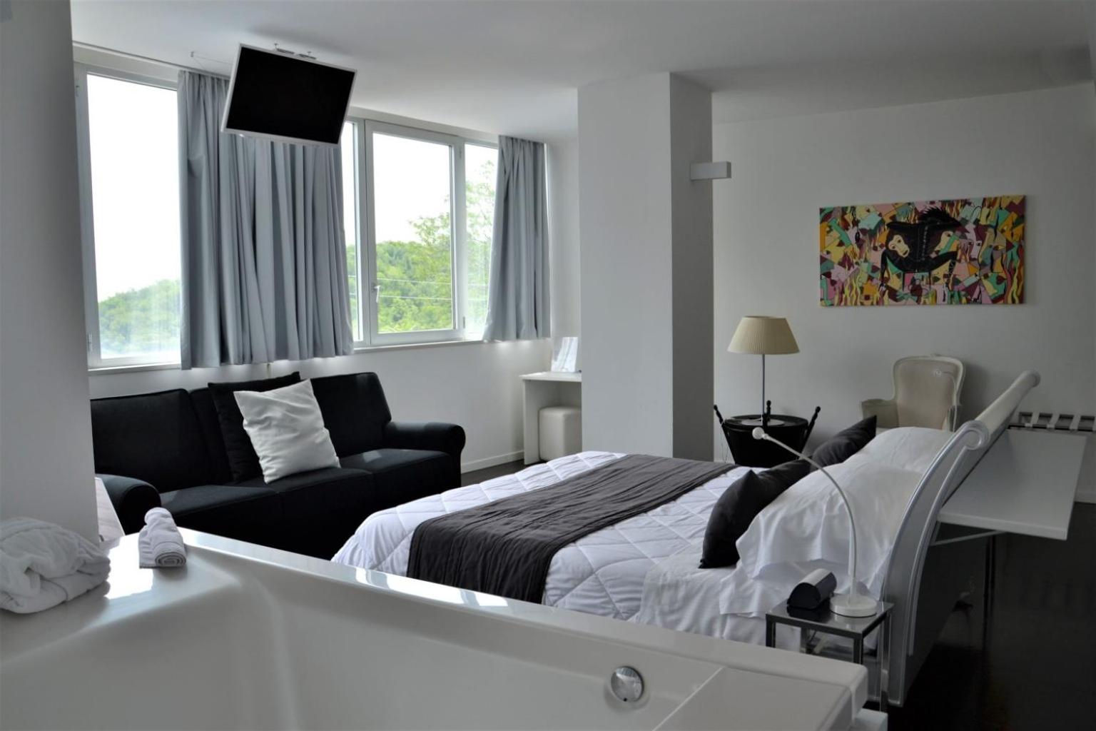 Deluxe Suite with Spa Bath - Photo 1