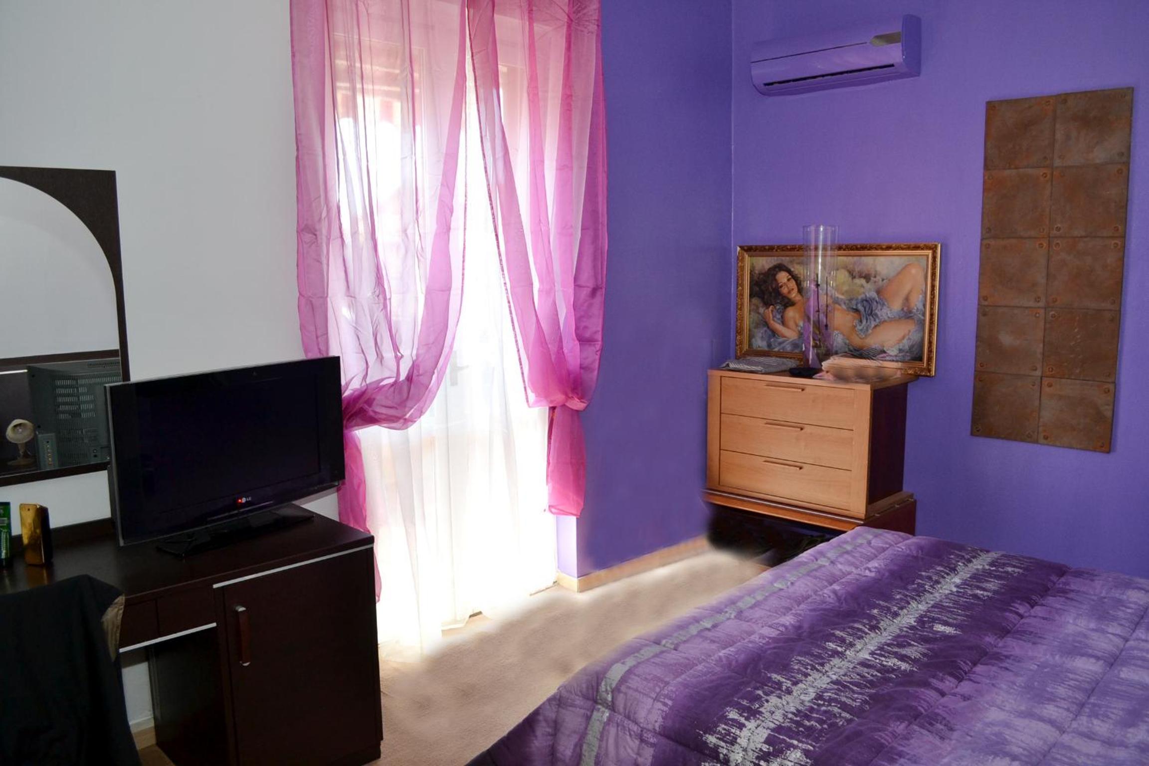 Double Room with Private Bathroom - Photo 4