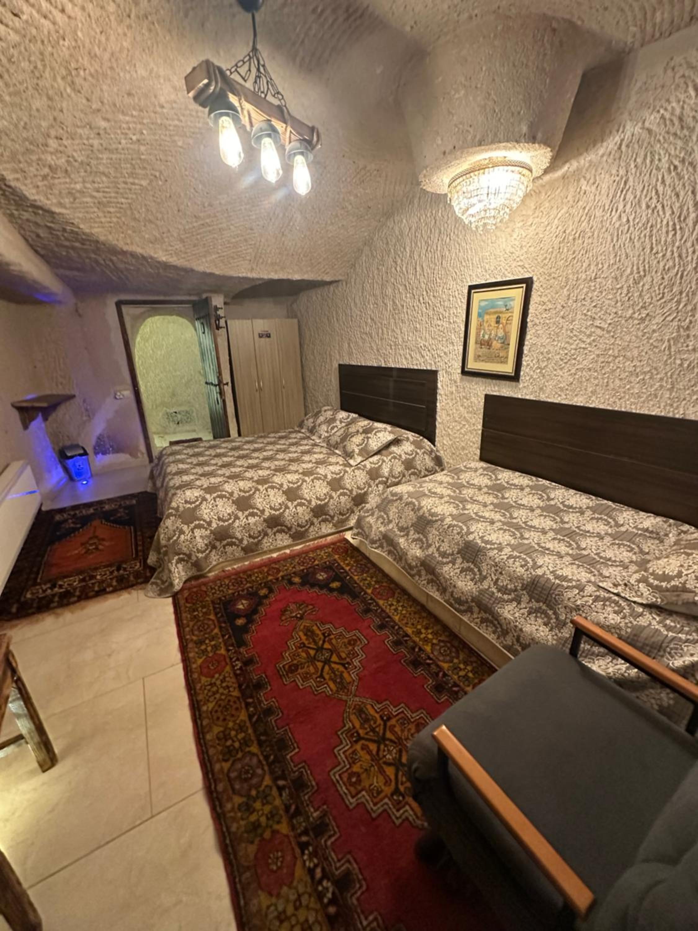 Cave Suite photo 3