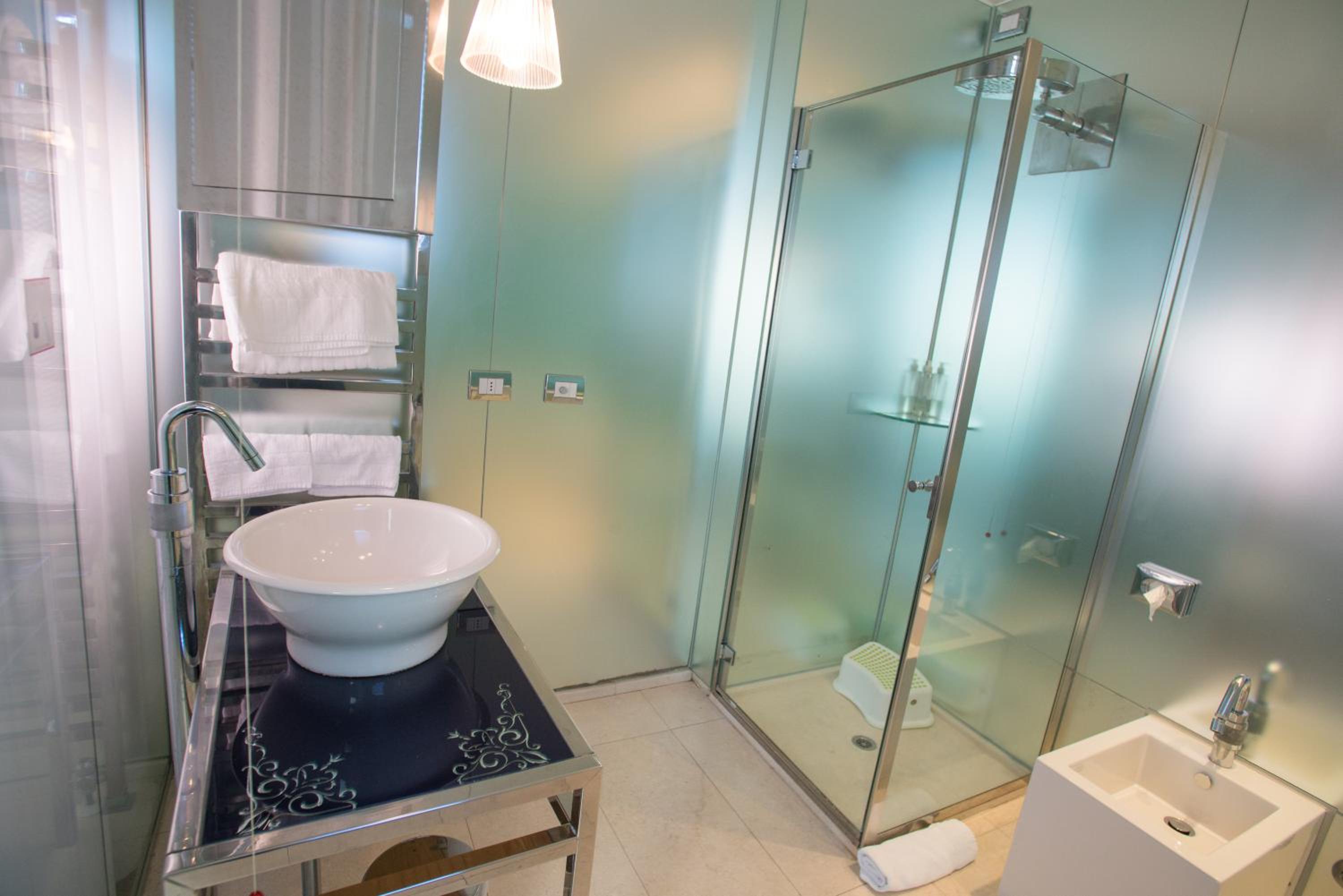 Double or Twin Room with Private Bathroom - Photo 2