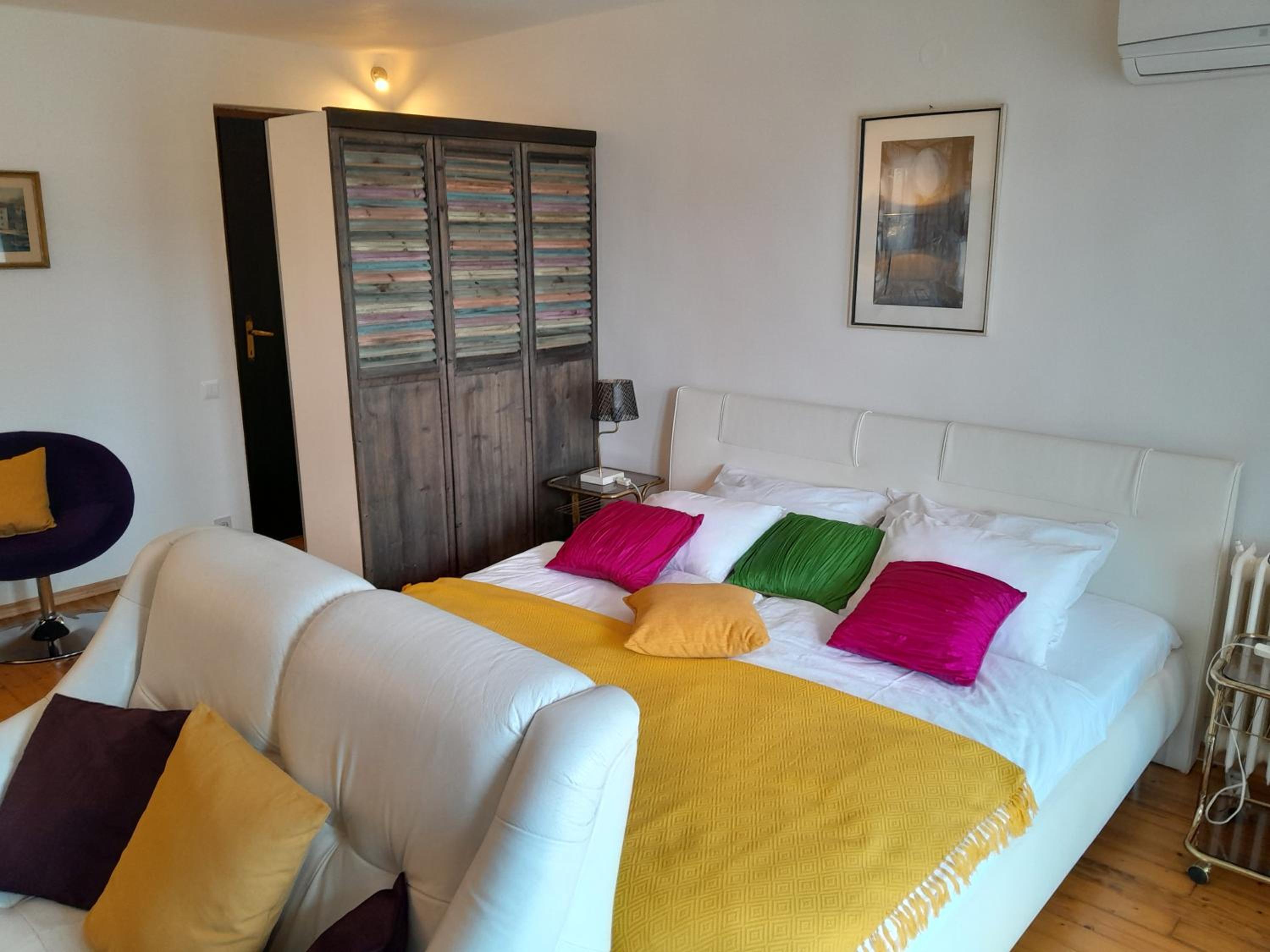 Duplex Two-Bedroom Apartment with Terrace - Photo 15