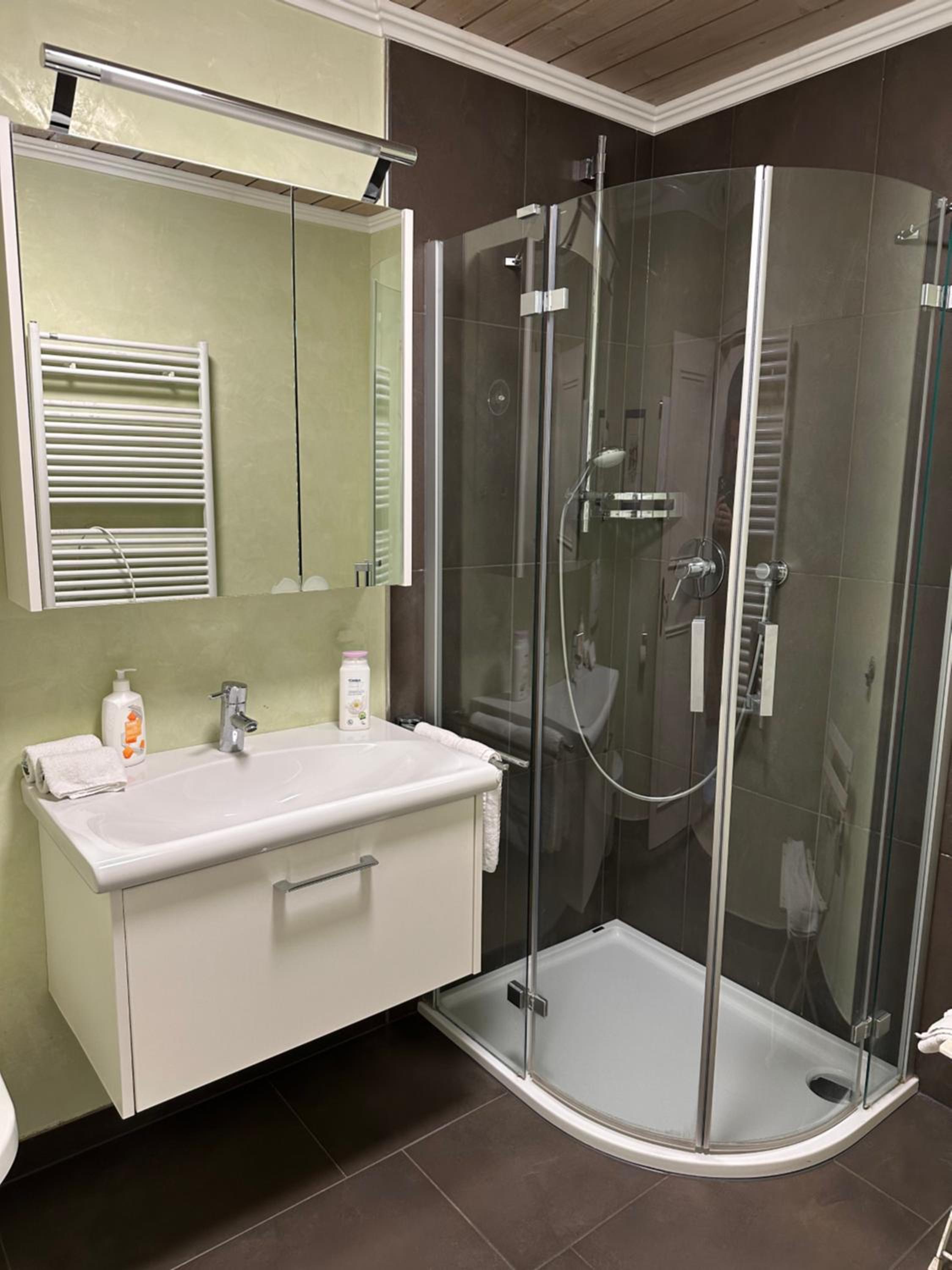 Quadruple Room with Mountain View - Photo 4