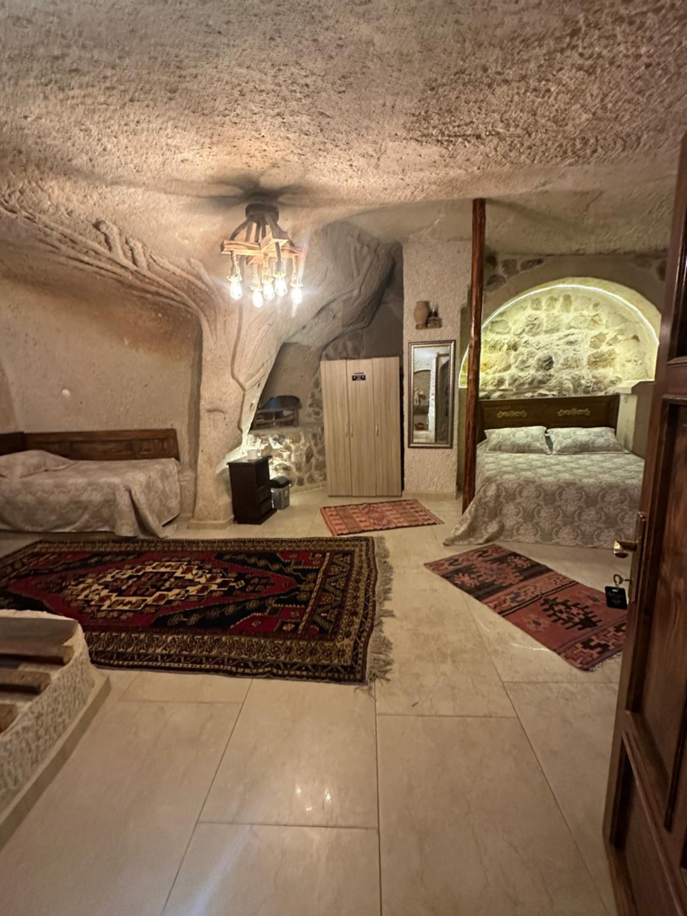 Deluxe Cave Suite photo 2