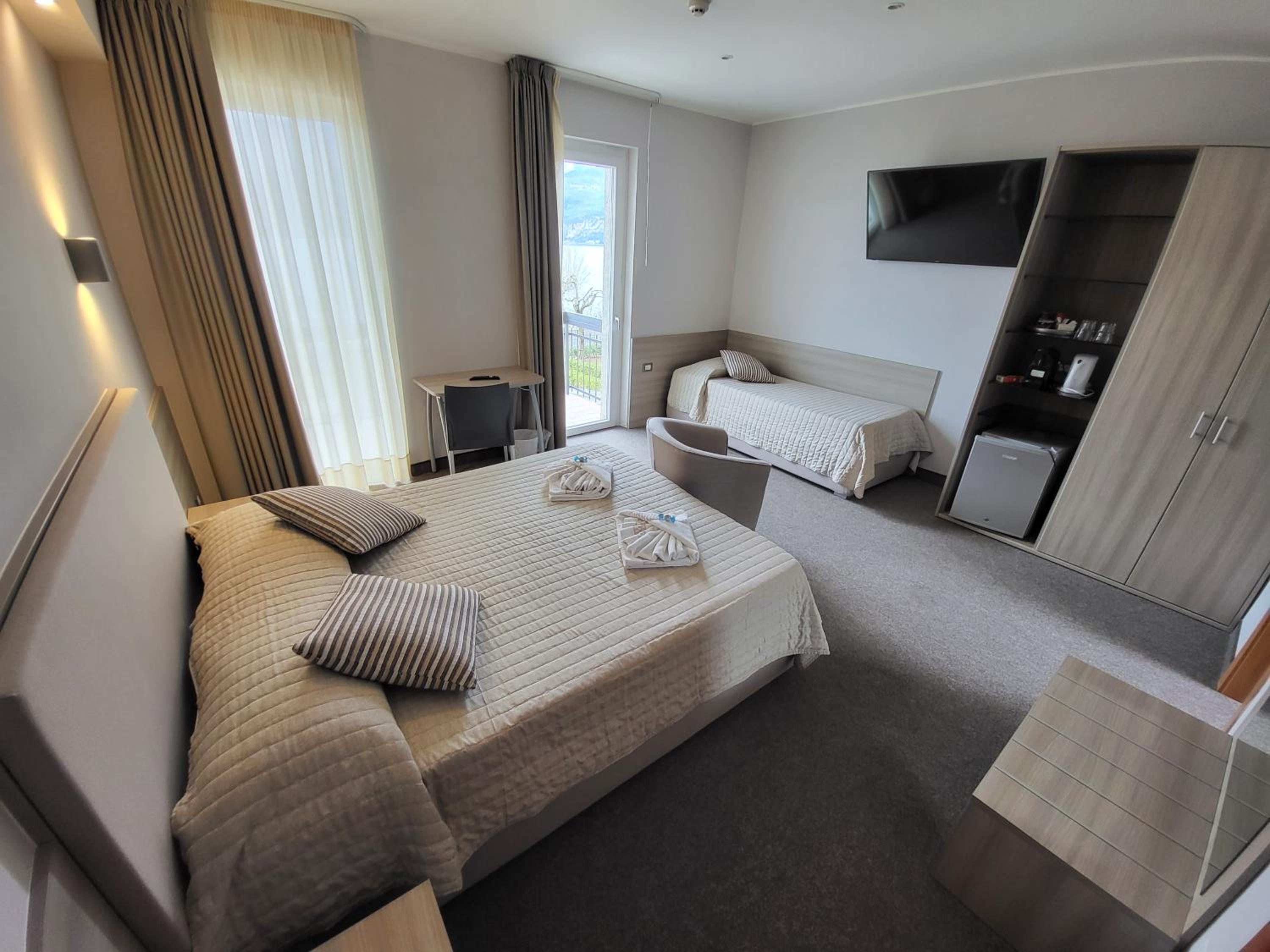 Junior Suite with Balcony photo 1