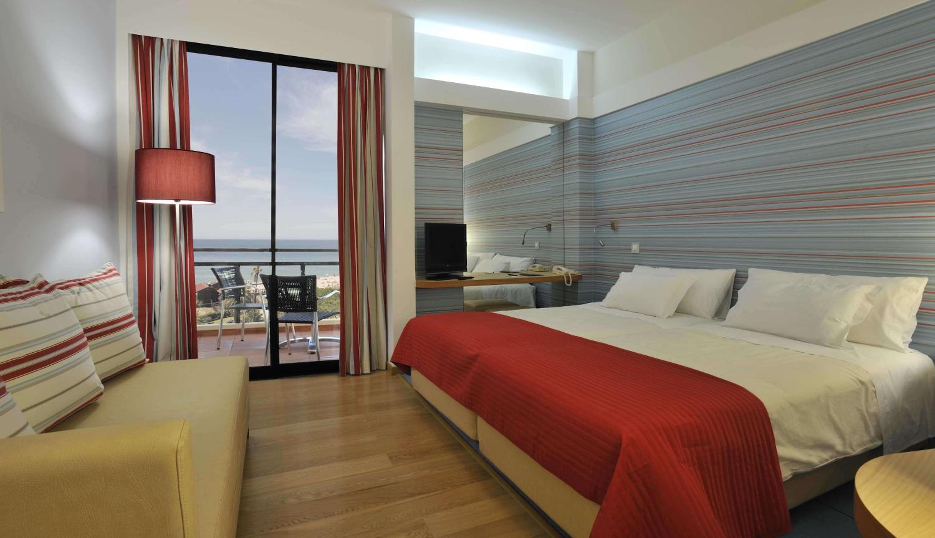 Deluxe Room with Sea View - Photo 1