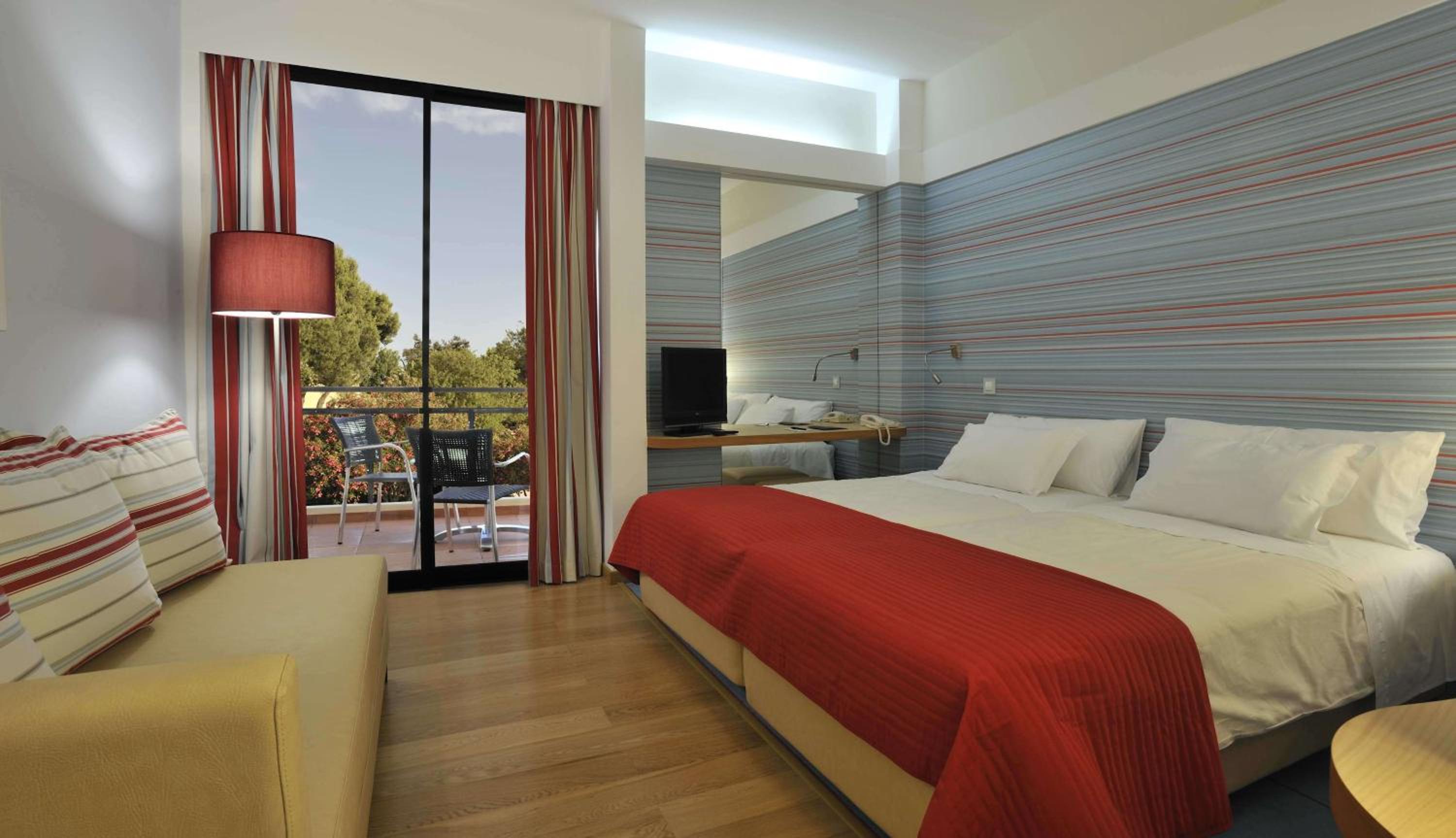 Deluxe Room - Photo 1