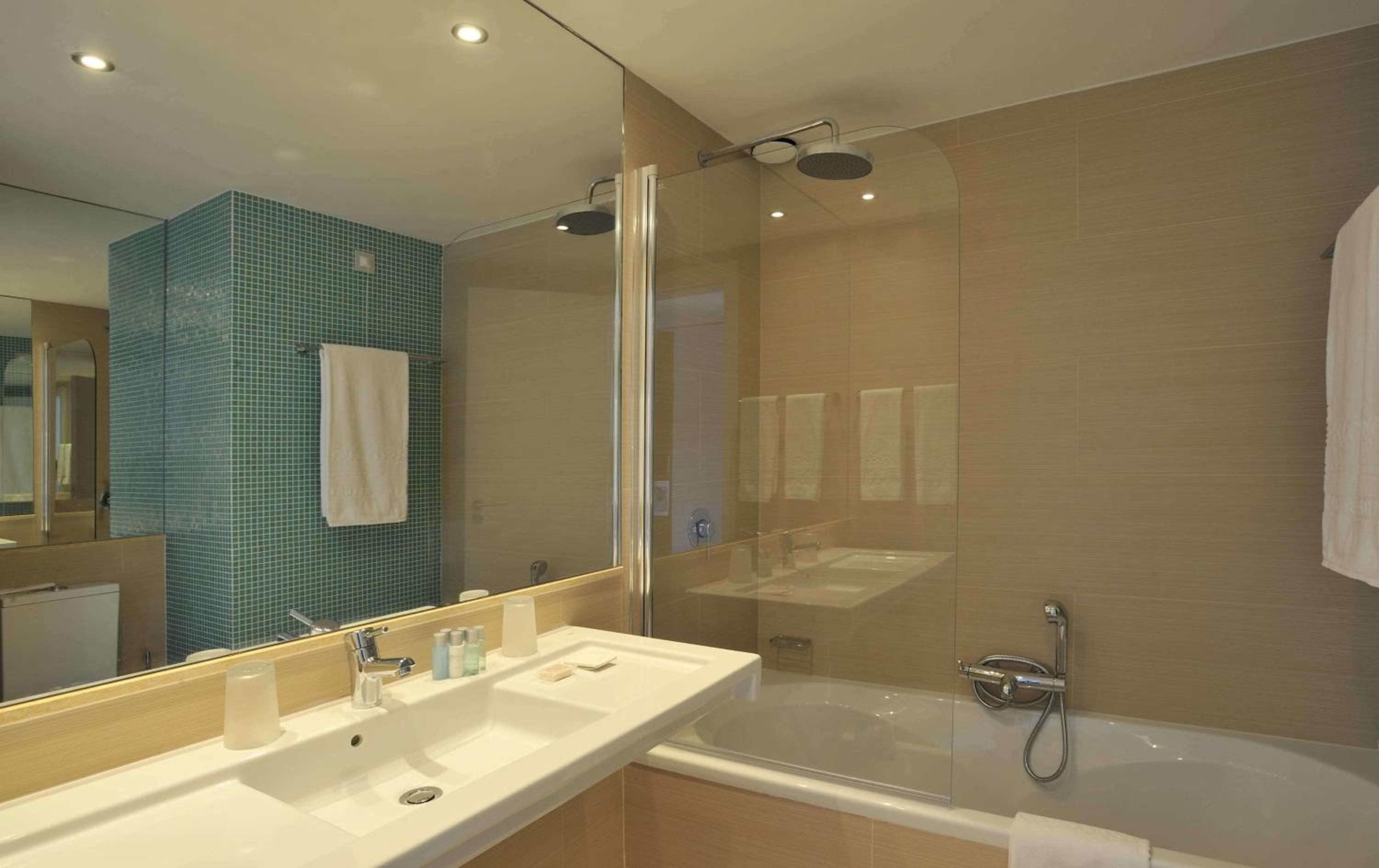 Deluxe Room - Photo 2