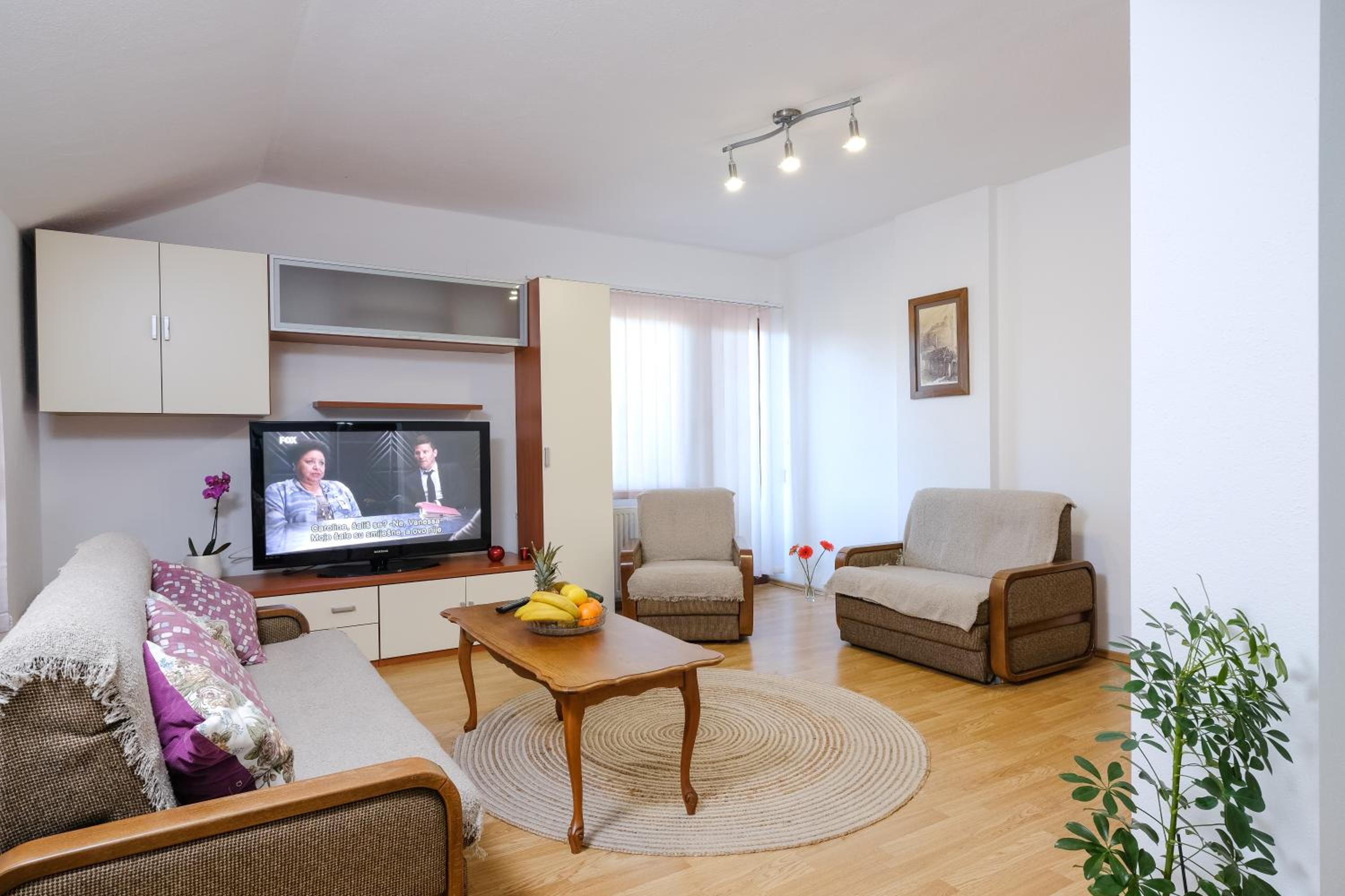One-Bedroom House photo 1