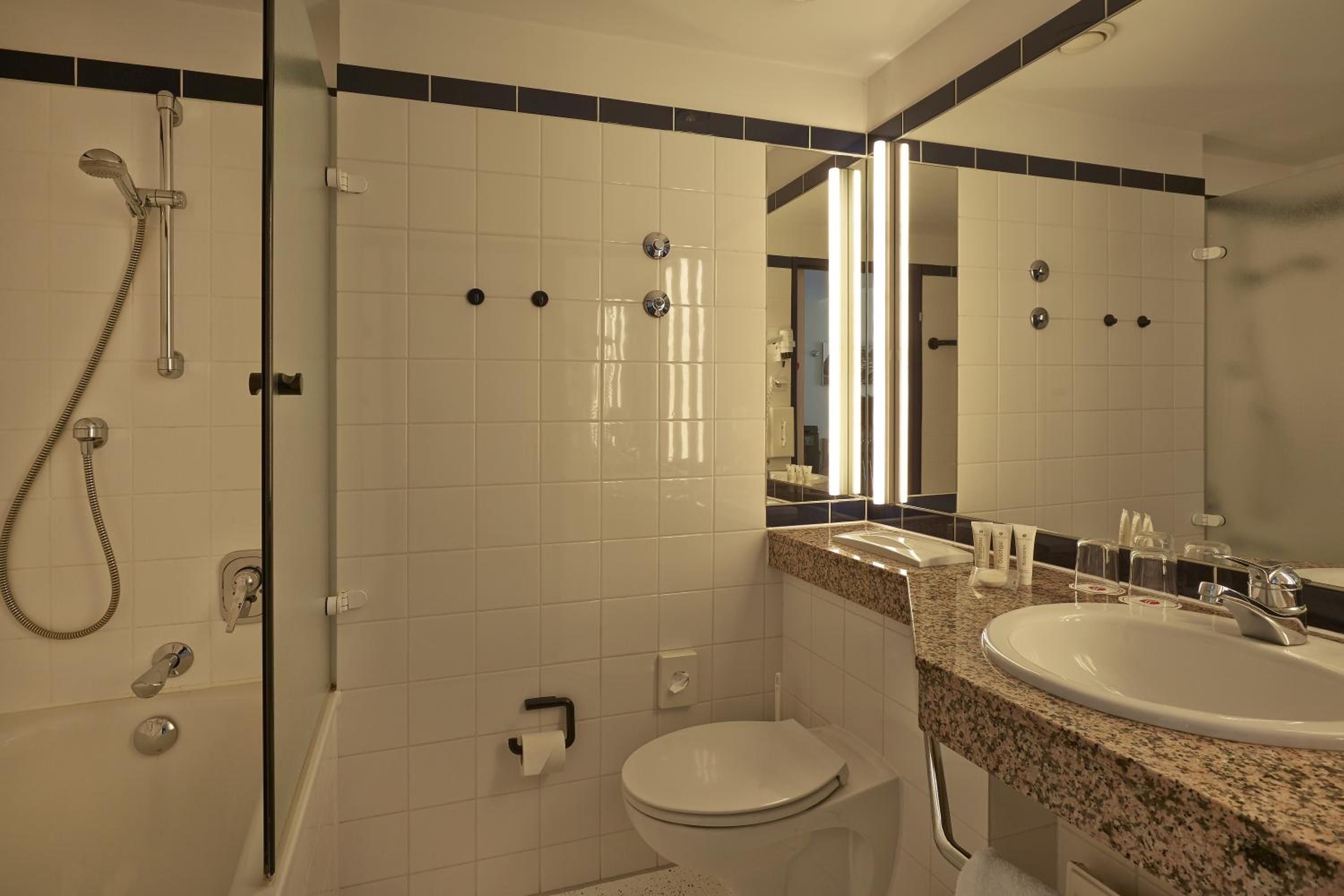 Standard Double Room - Photo 7