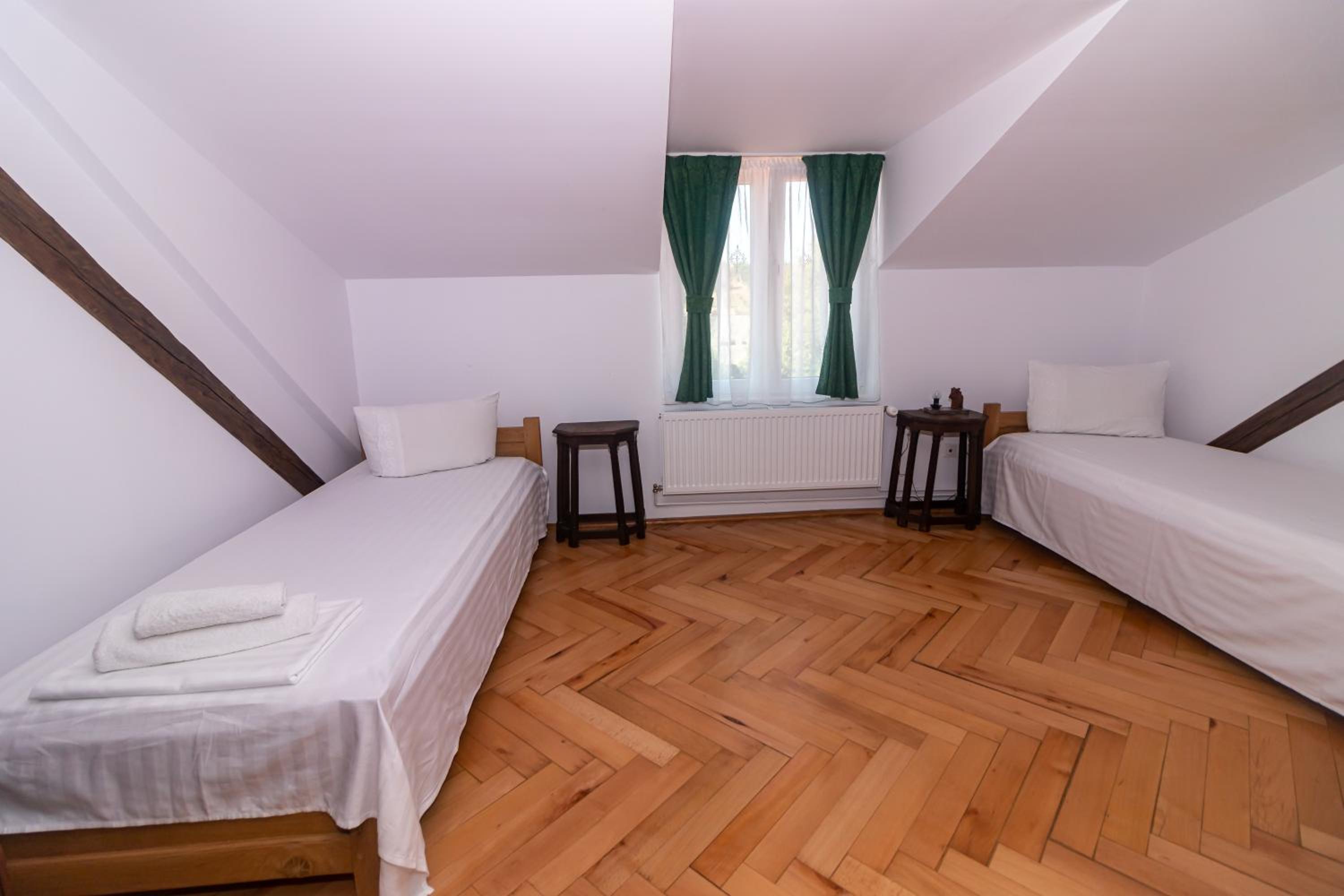 Classic Quadruple Room - Photo 3