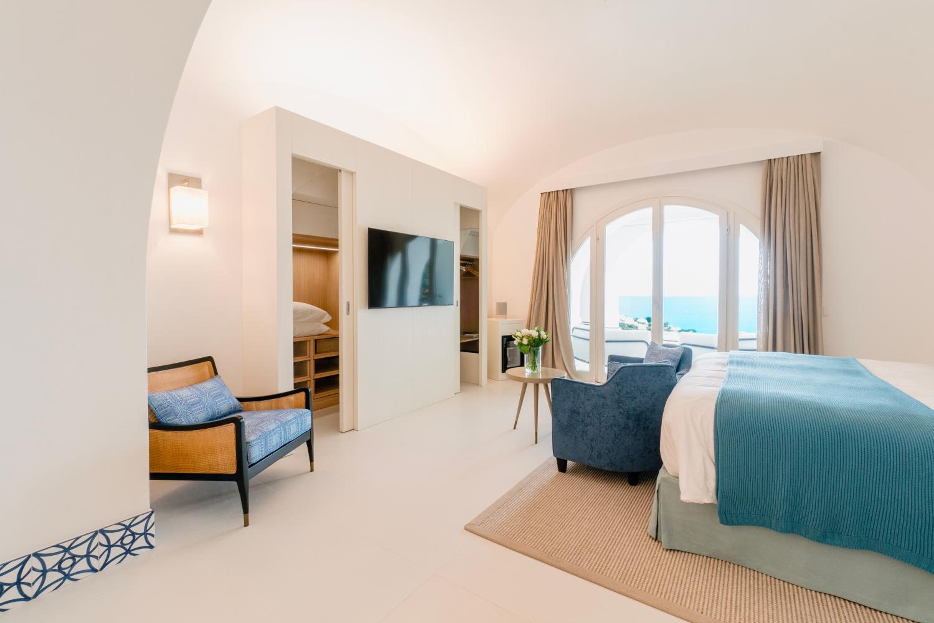 Deluxe Junior Suite - Photo 4