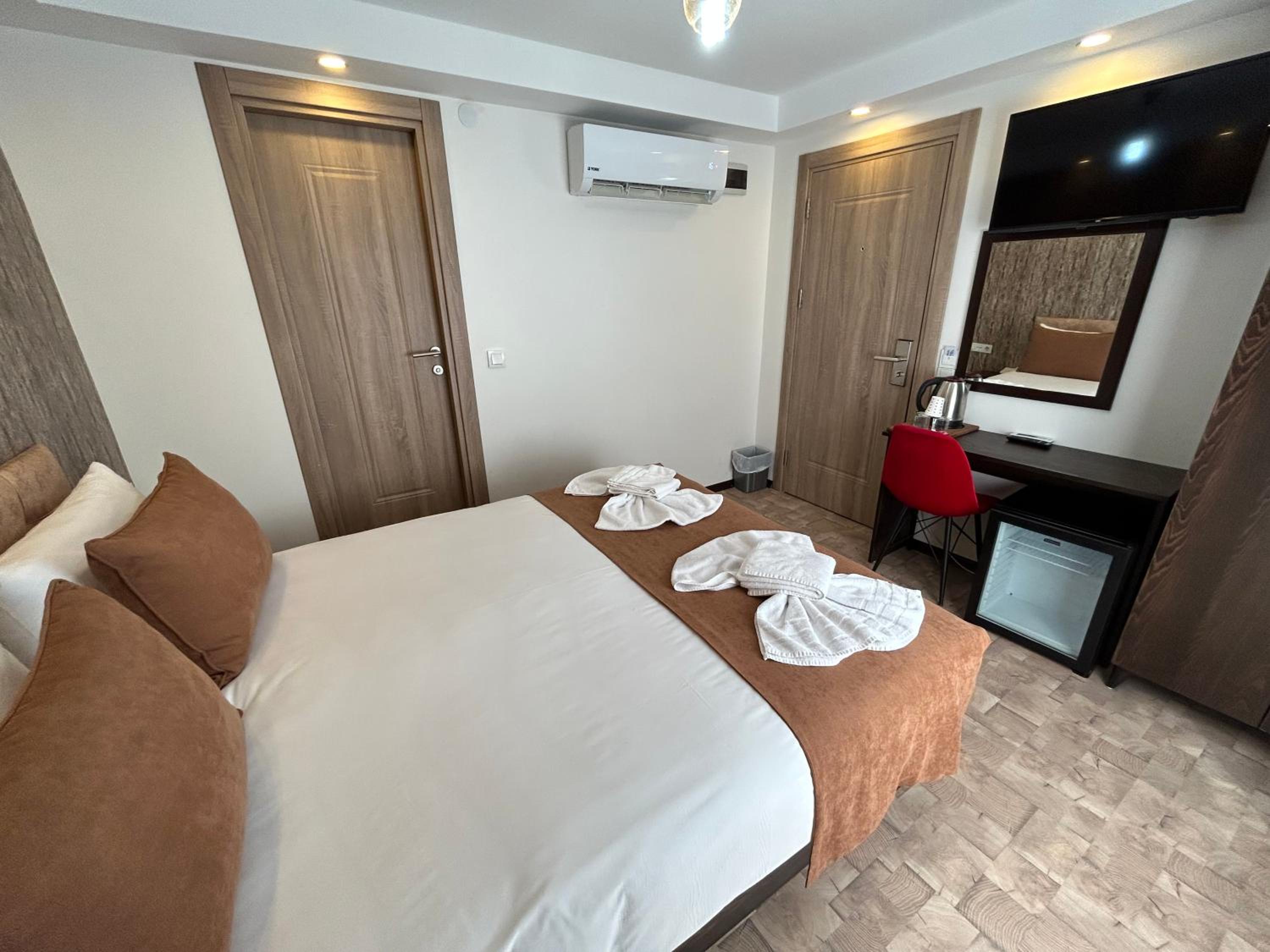 Budget Double Room photo 2