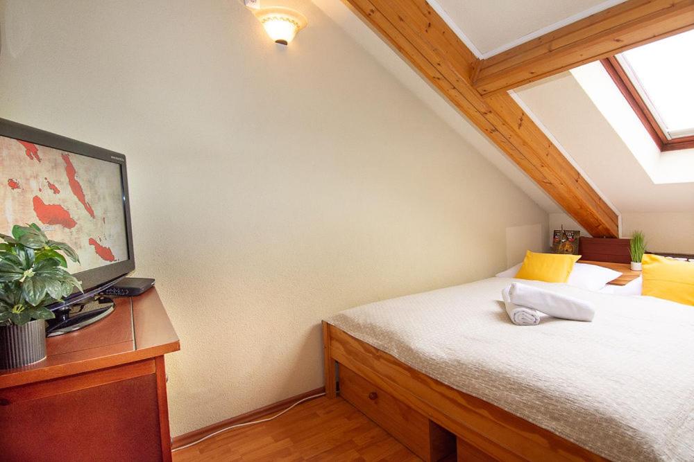 One-Bedroom Apartment photo 3
