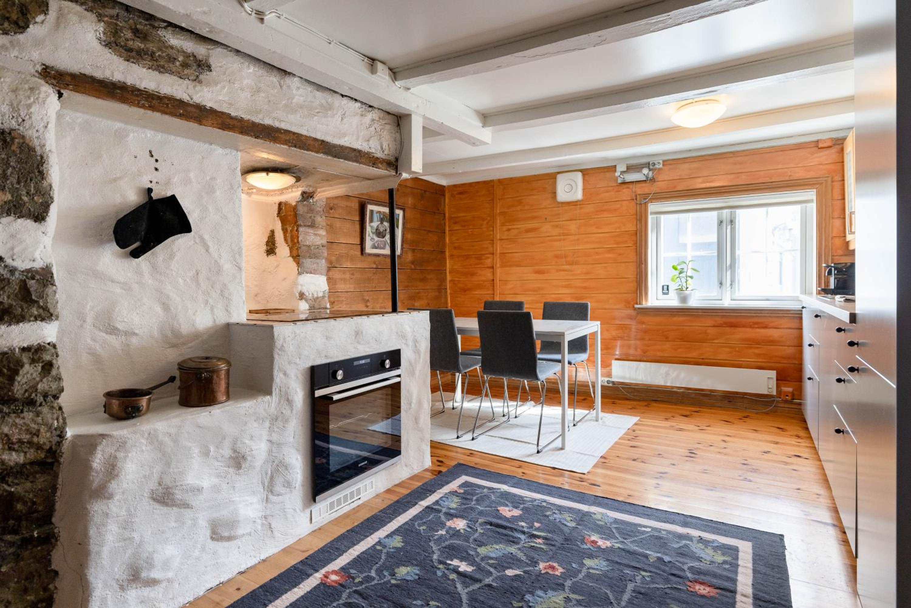 Apartment with Sea View - Photo 12