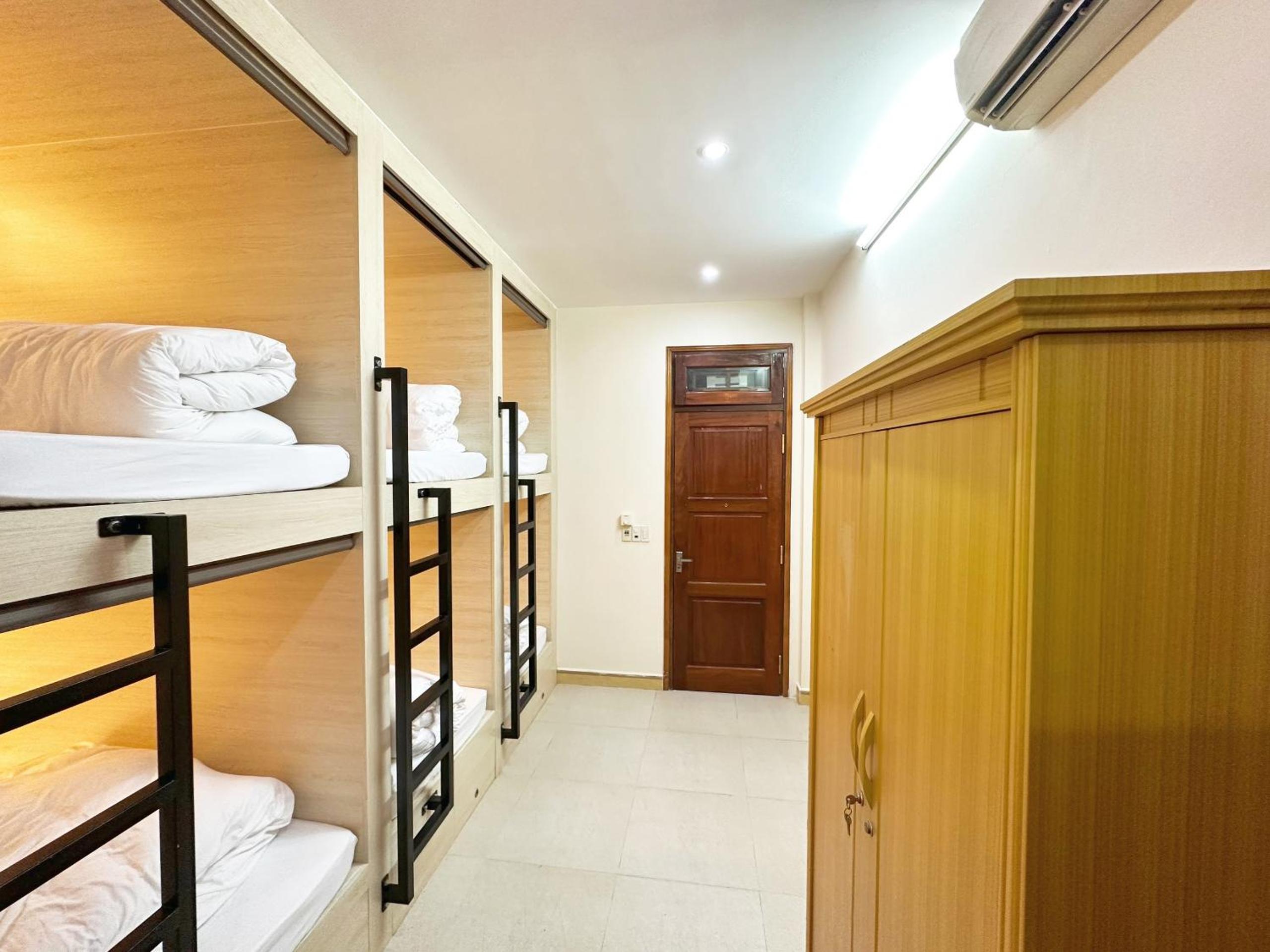 Single Bed in 6-Bed Dormitory Room photo 3