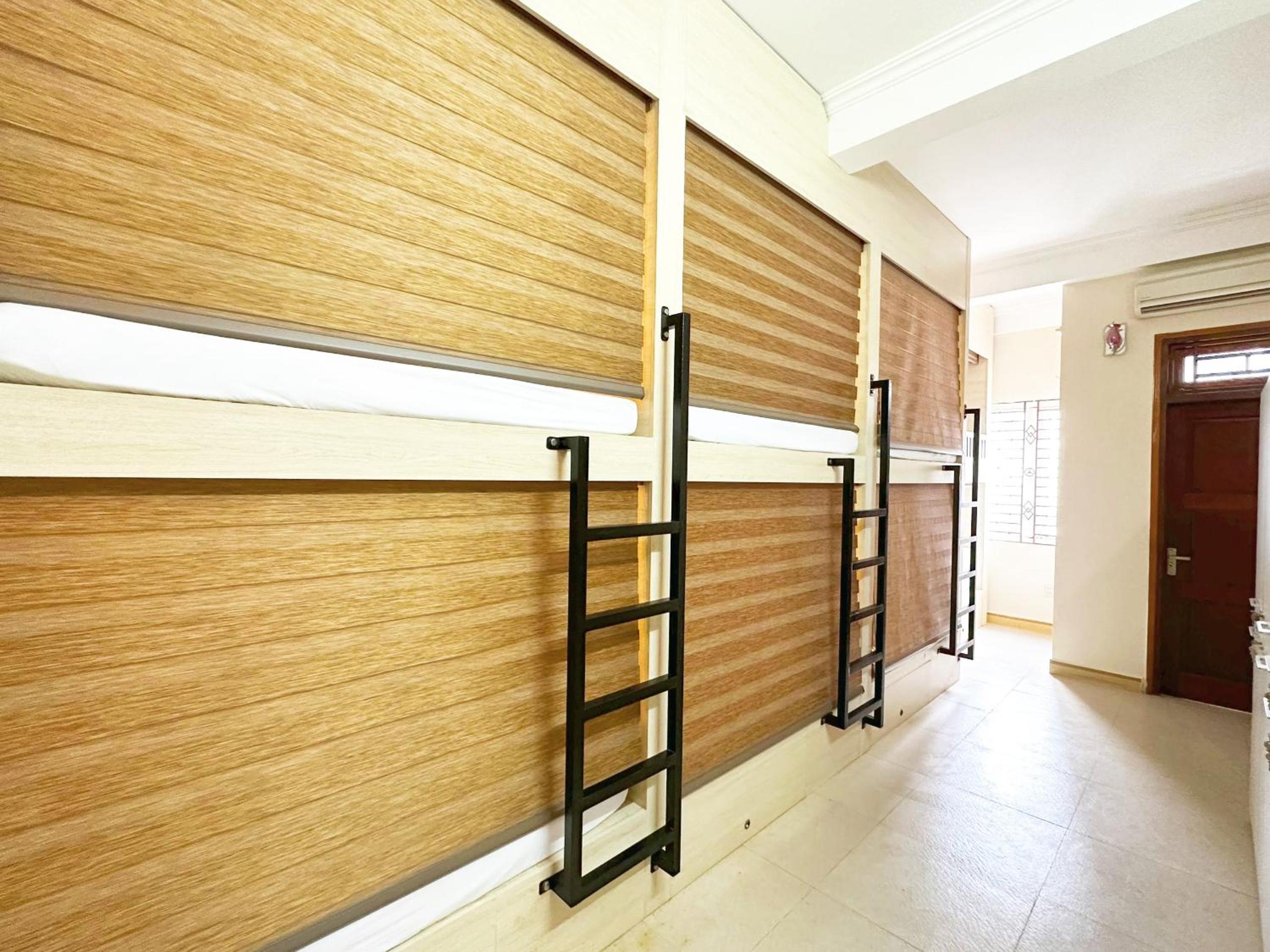 Bed in 8-Bed Dormitory Room photo 2