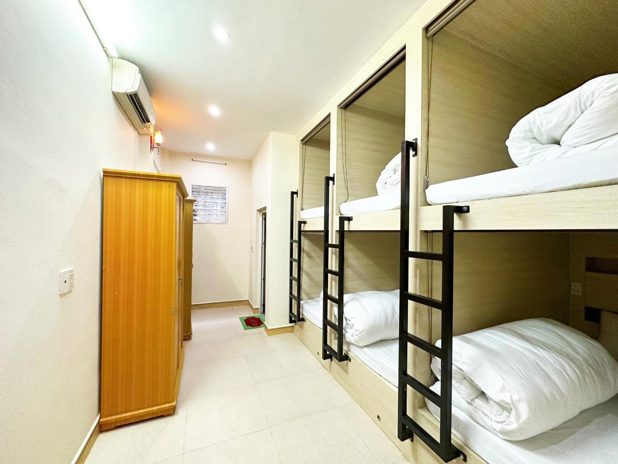 Bed in 6-Bed Dormitory Room photo 2