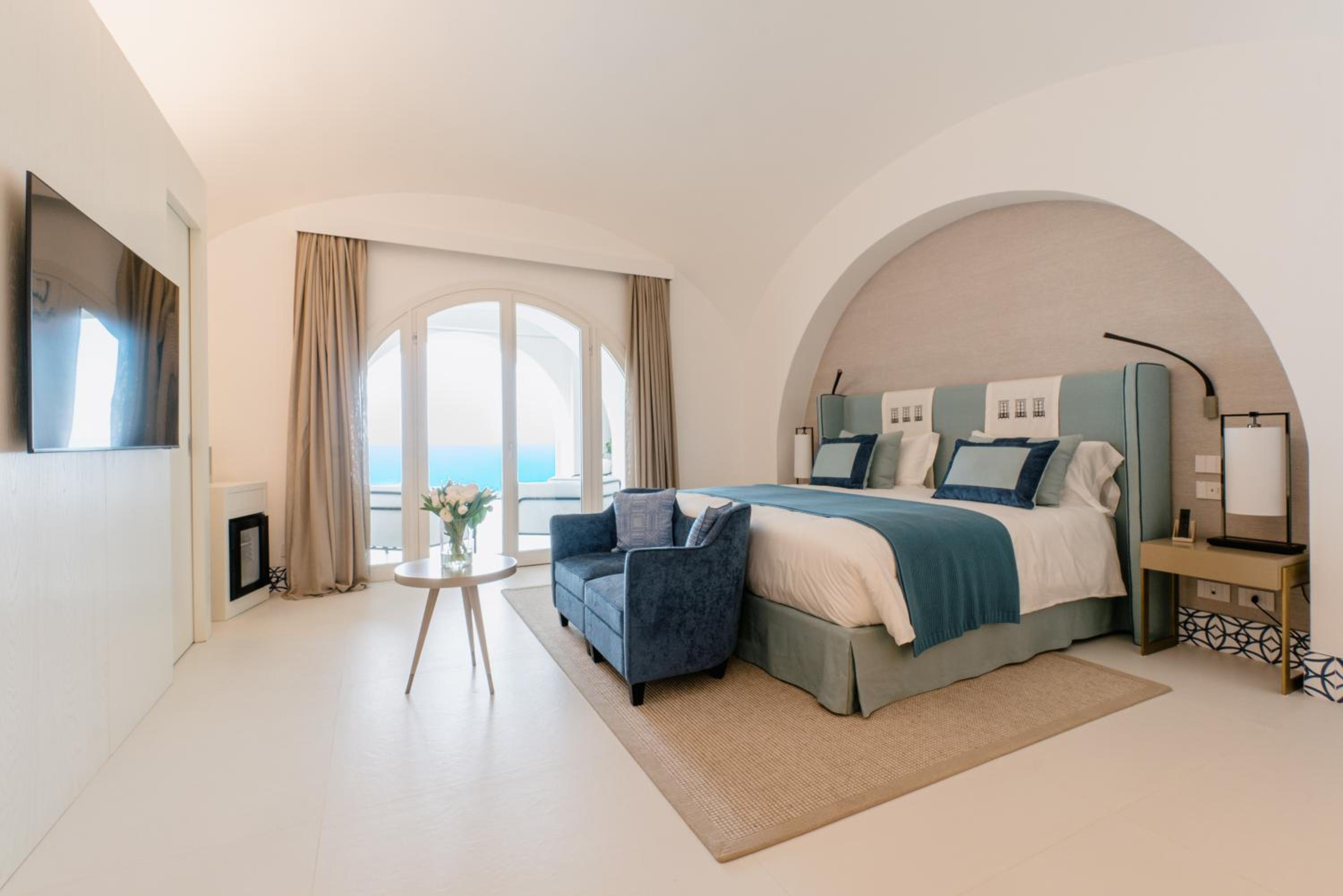 Deluxe Junior Suite - Photo 3