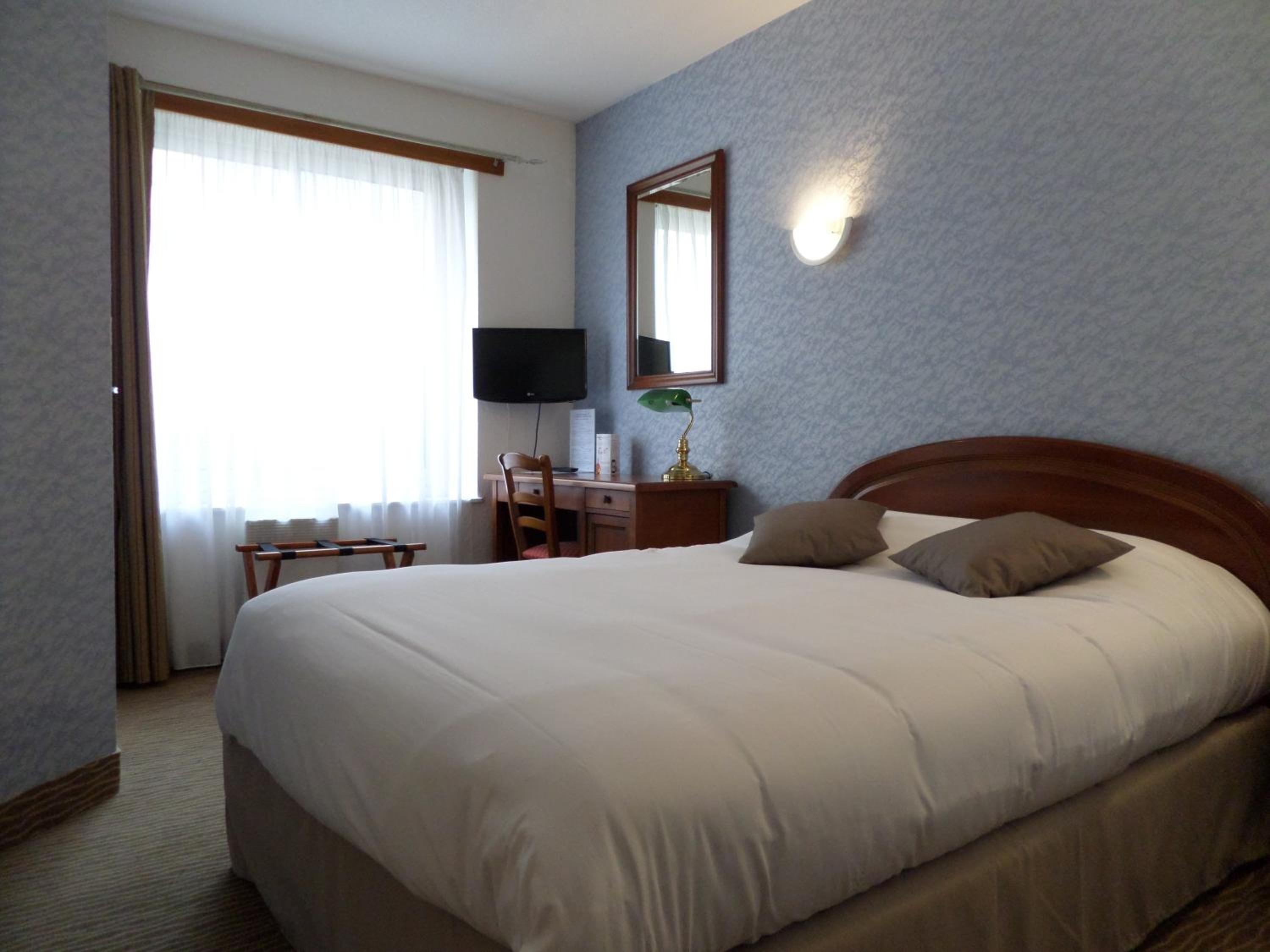 Double Room with Shower & Toilet photo 1